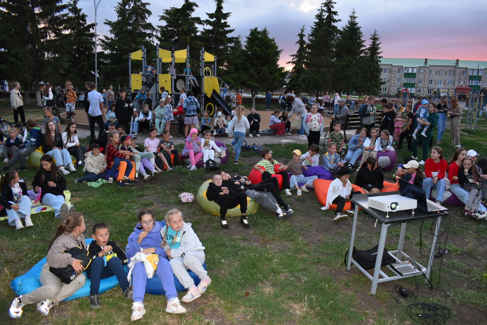 В парке Треугольник прошёл праздник с мастер-классами и фильмом под открытым небом