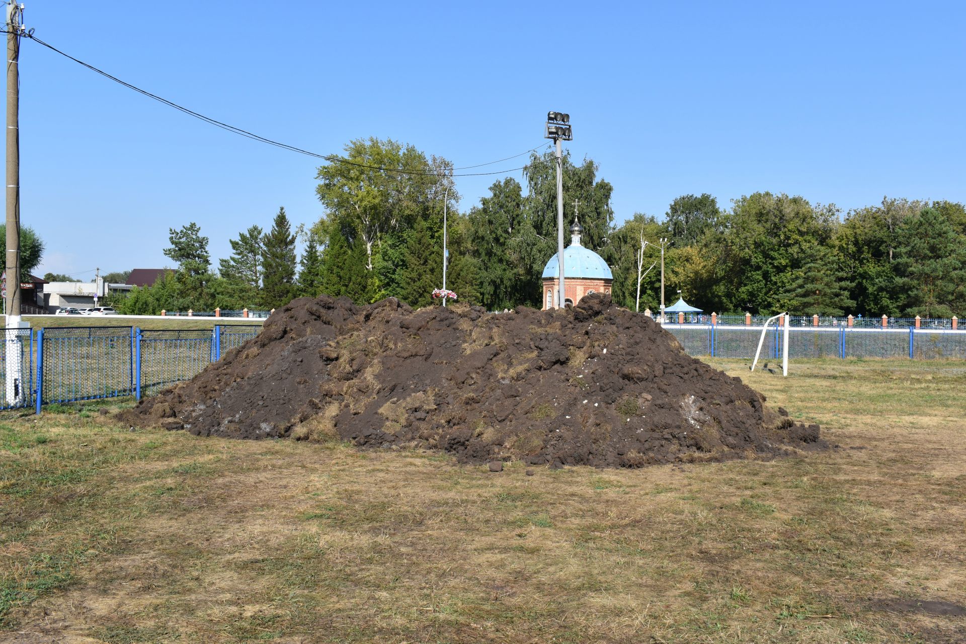 В Алексеевском приступили к реконструкции спортивной площадки у храма