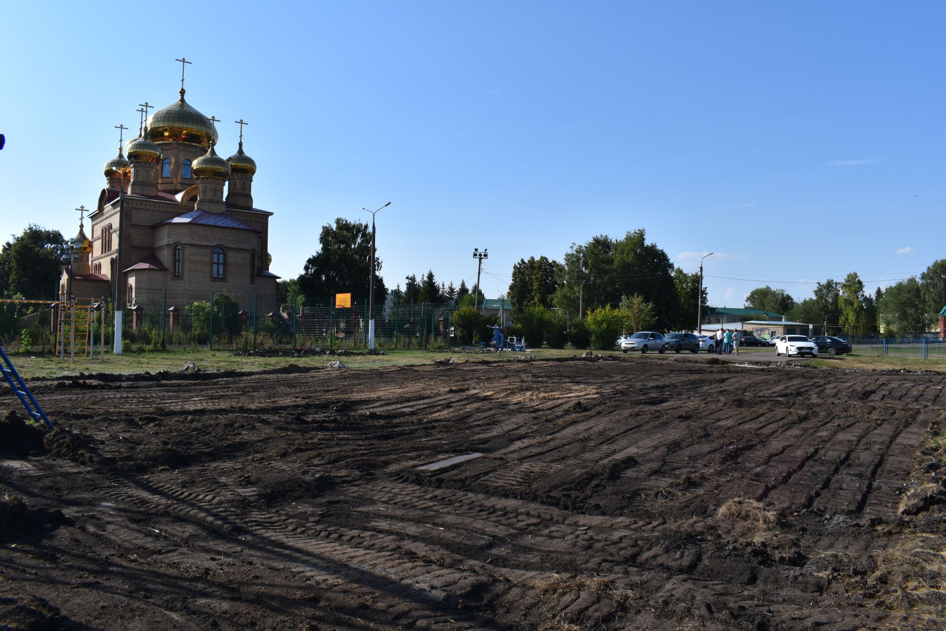 В Алексеевском приступили к реконструкции спортивной площадки у храма