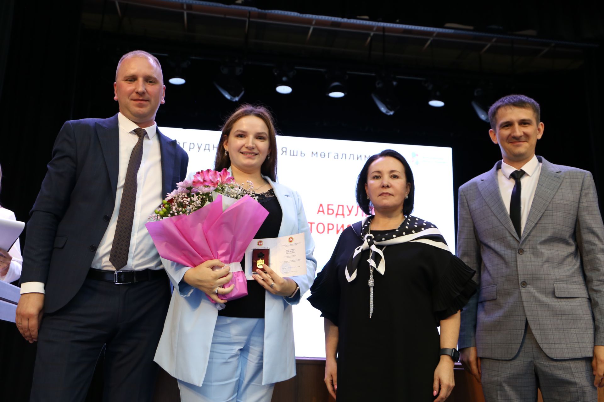 В Алексеевском районе наградили заслуженных и молодых учителей