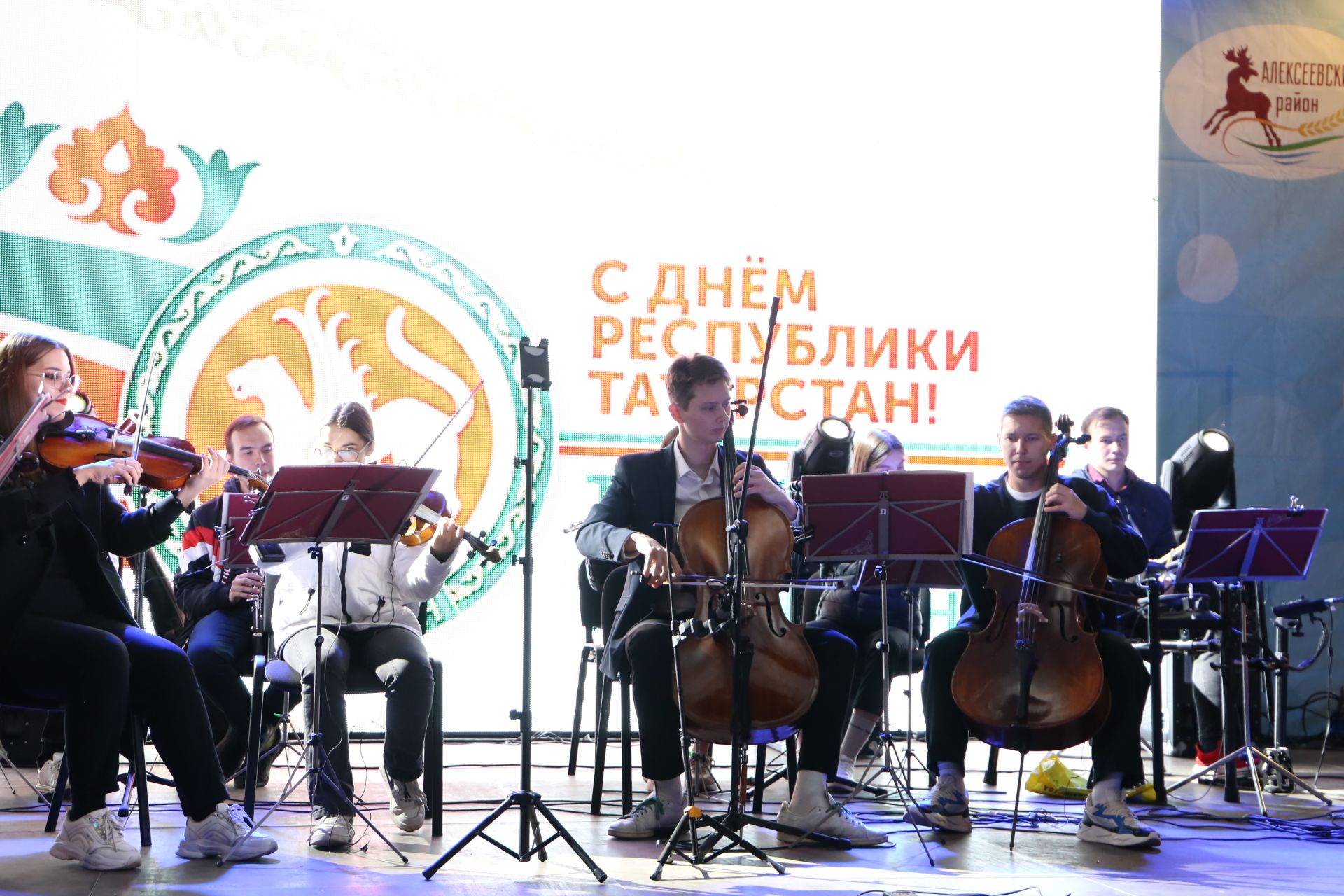 Концертом симфонического оркестра Театра на Булаке завершилось празднование Дня республики