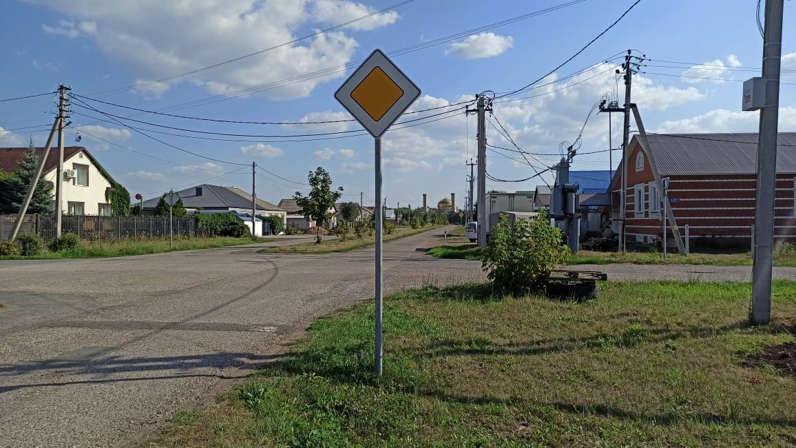 На трех улицах Алексеевского появились знаки «Главная дорога»