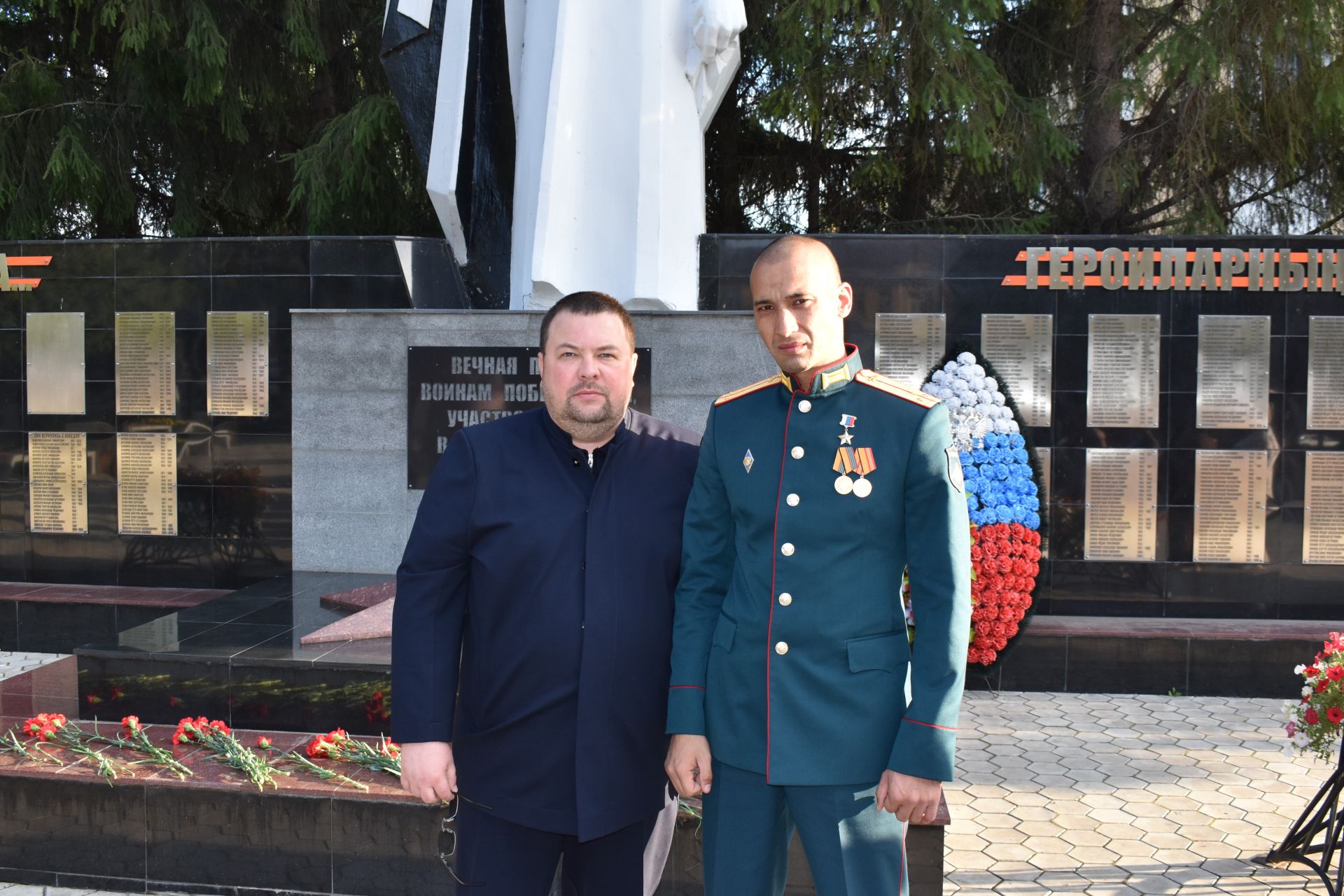 Герой России Расим Баксиков в Алексеевском почтил память павших в годы Великой Отечественной войны