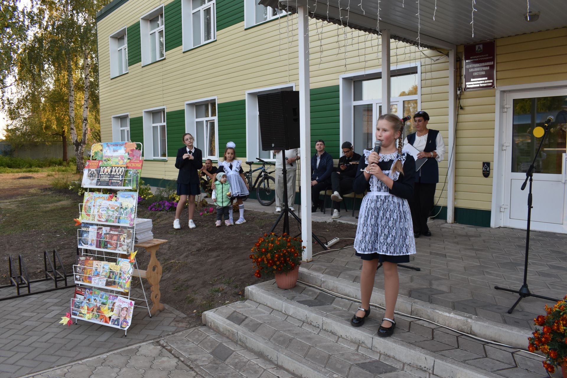 Фоторепортаж с открытия сквера у Алексеевской библиотеки