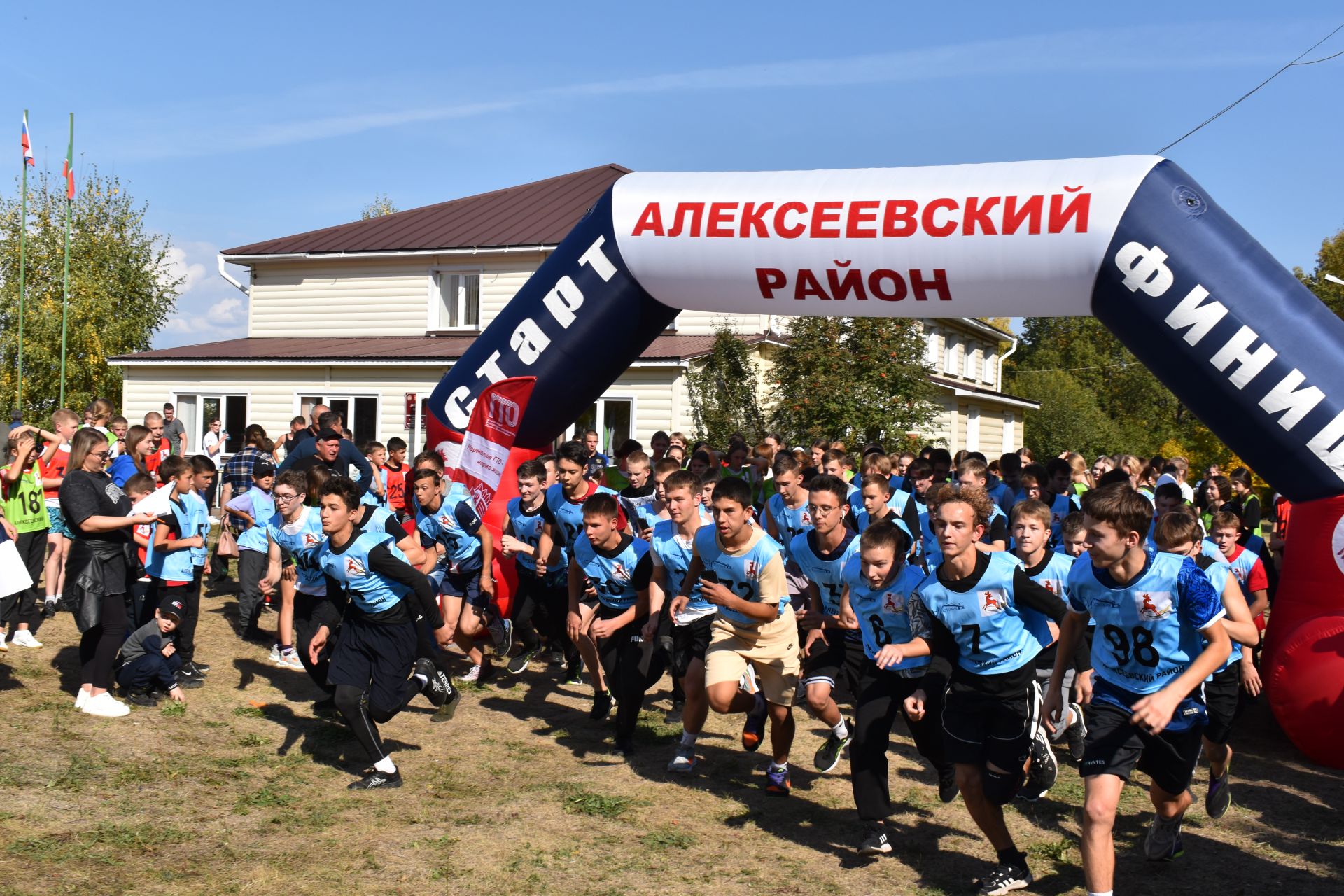 Четыре сотни алексеевцев стартовали в забеге «Кросса нации – 2023»