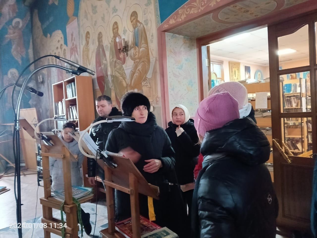 В Рождественские дни Алексеевский храм посетили дети приюта «Забота»