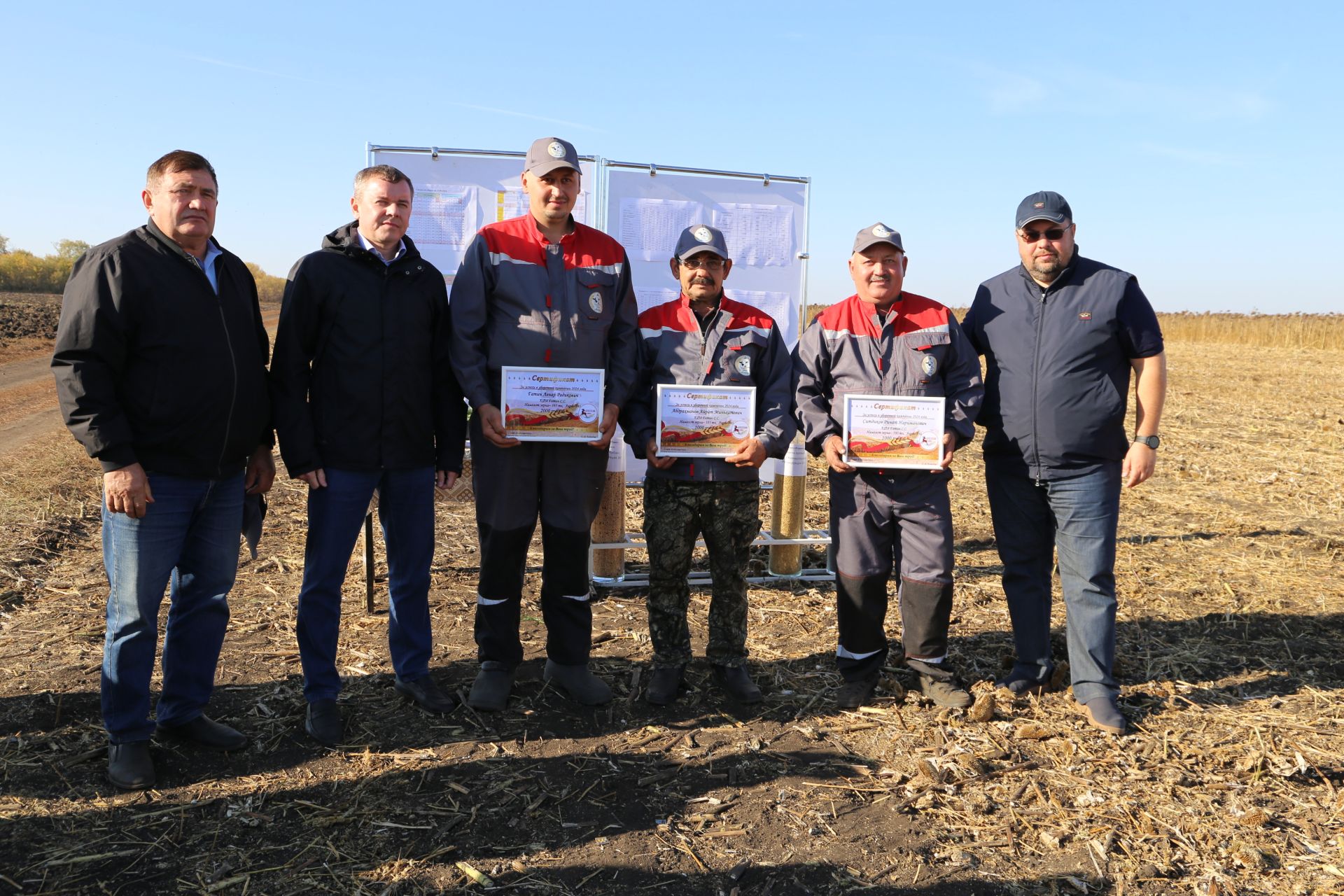 В Алексеевском состоялось торжественное награждение лидеров уборочной кампании прошлой недели