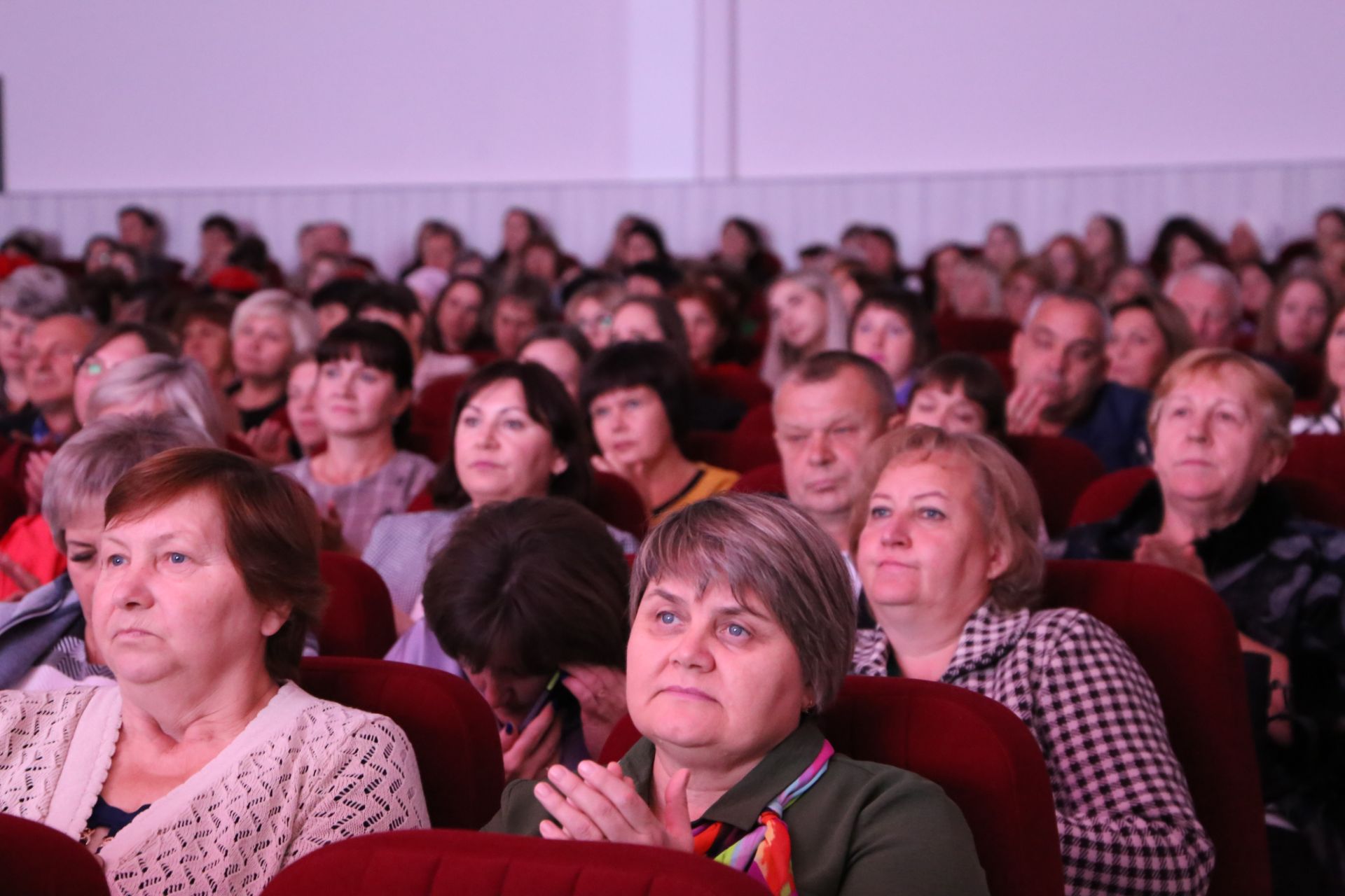 Концерт ко Дню учителя в Алексеевском: слова благодарности и яркие выступления