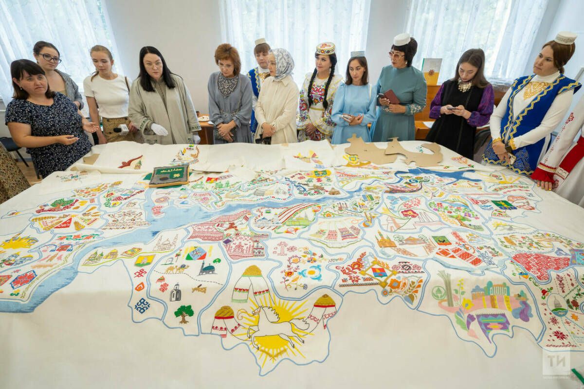 В День народного единства в фонд Национального музея передадут вышитую карту Татарстана