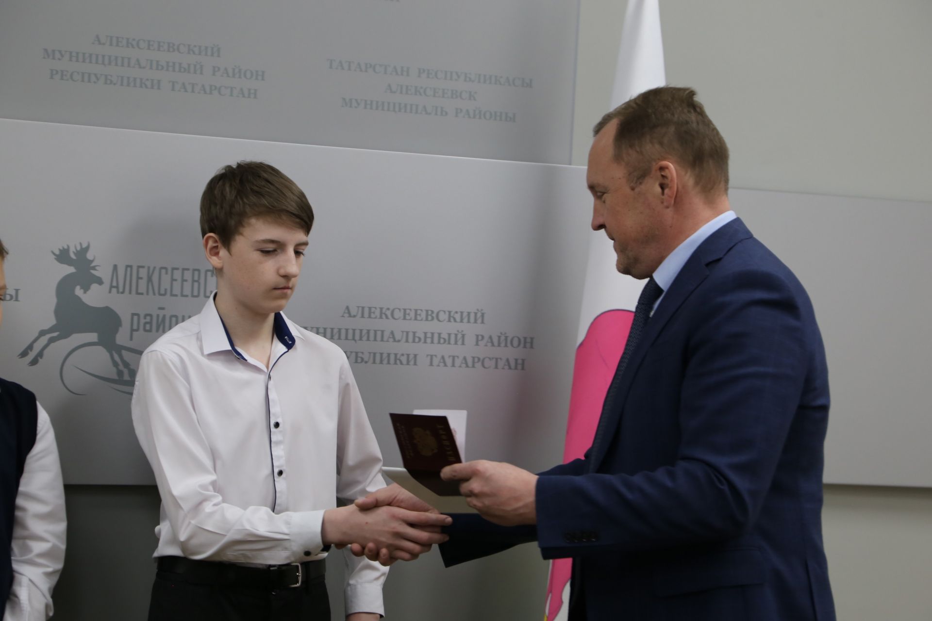 Школьники Алексеевского района получили свой самый важный документ