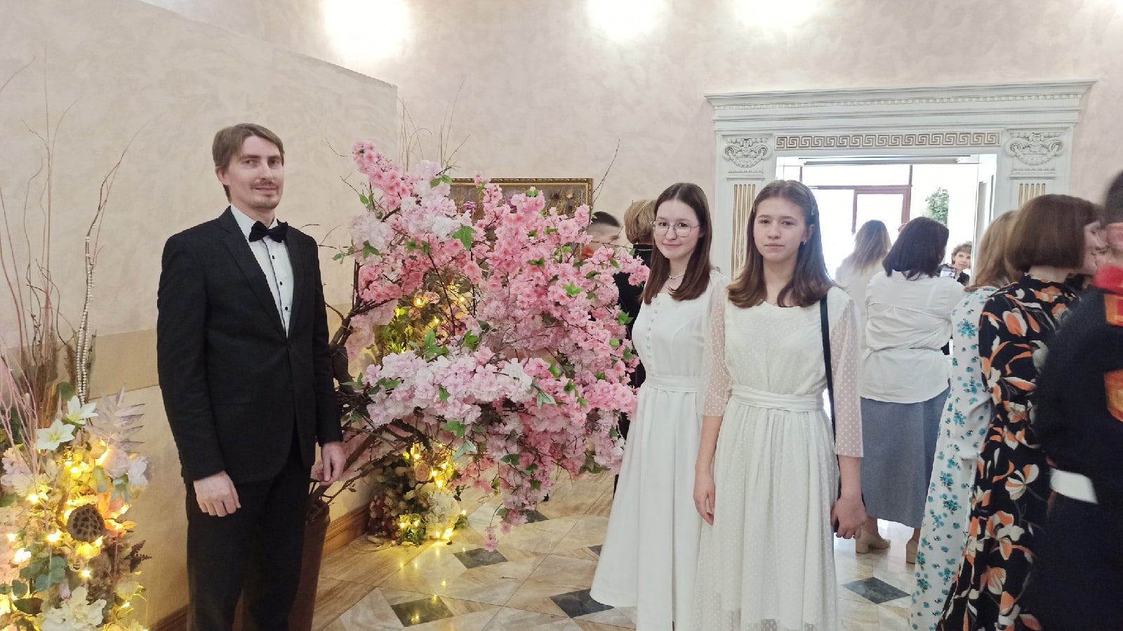 Алексеевская православная молодёжь посетила Сретенский бал