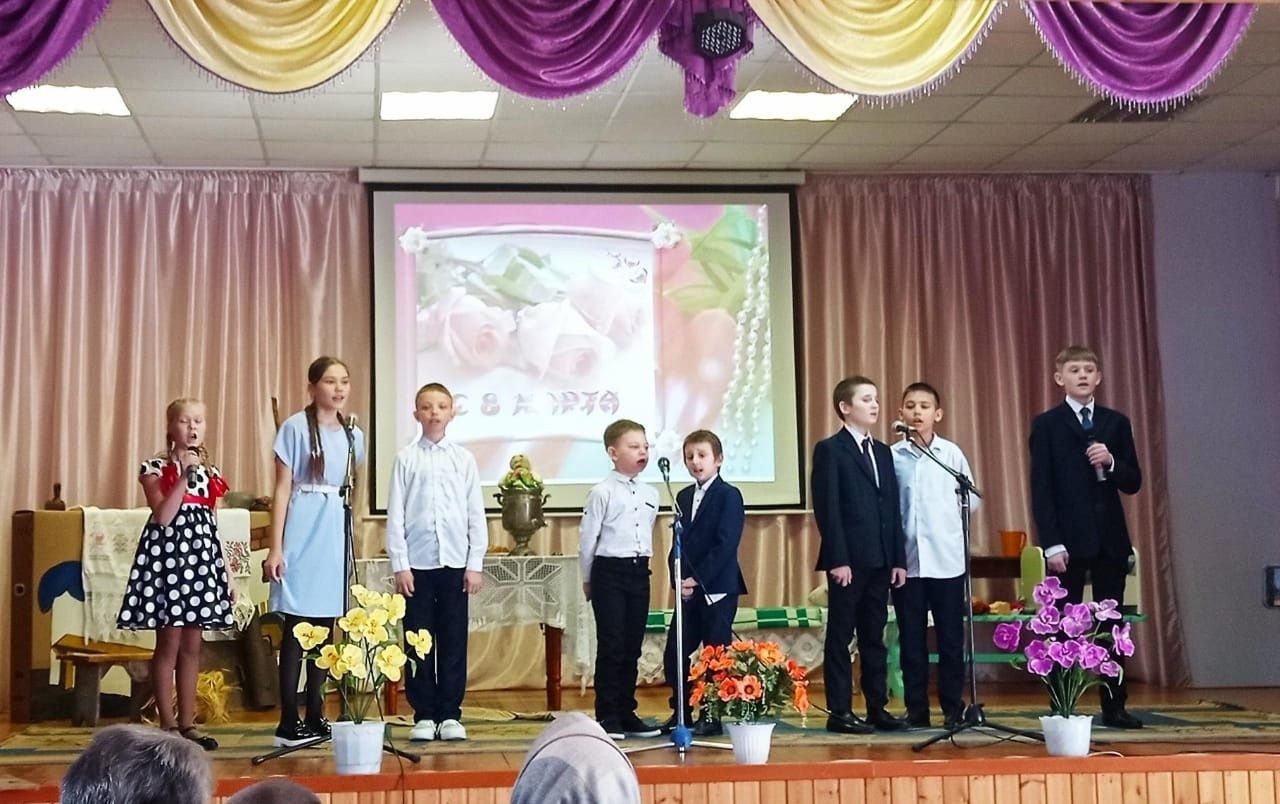 В Ялкынском сельском Доме культуры состоялся праздничный концерт