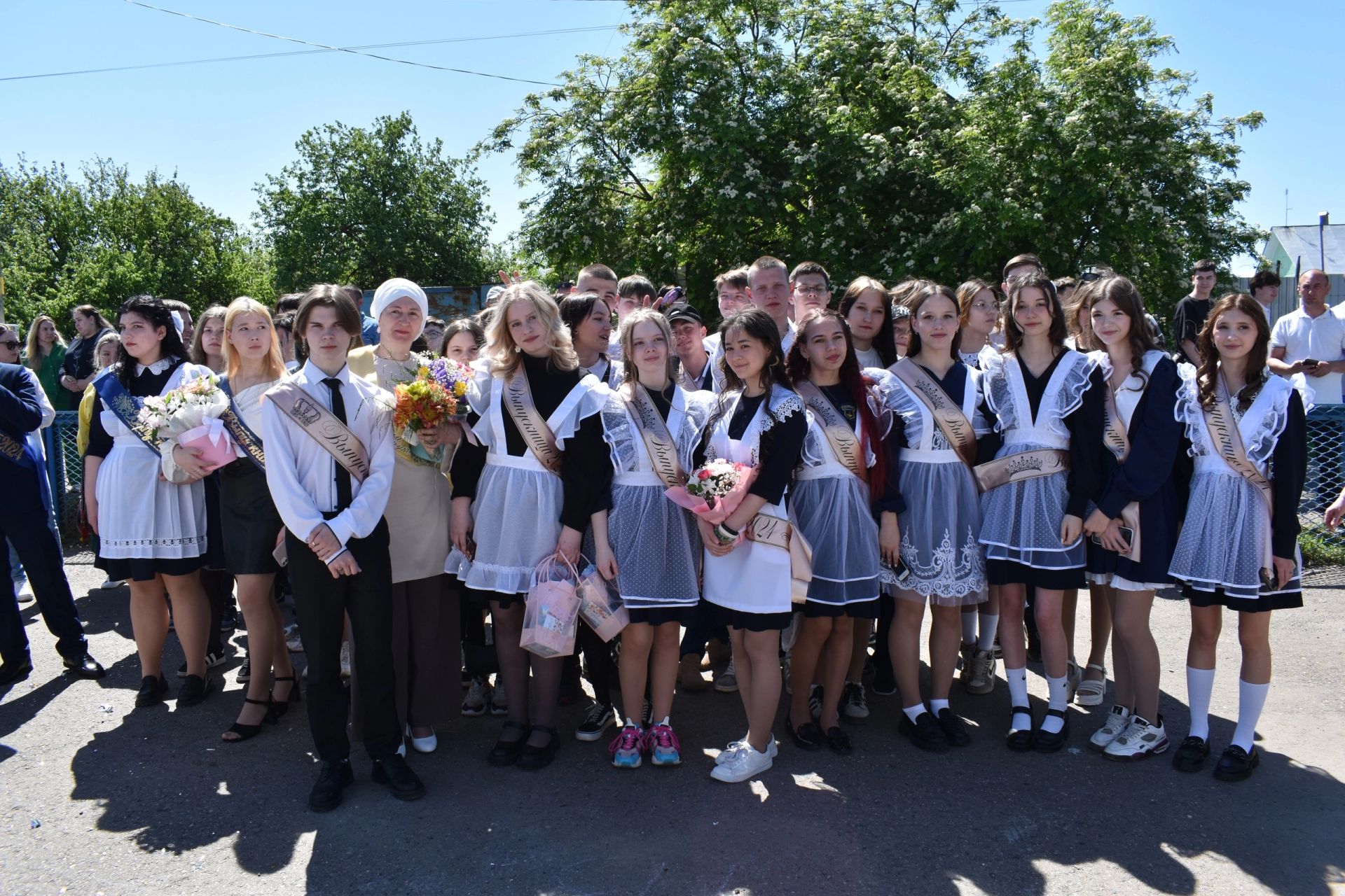 В школах района прозвенели последние звонки