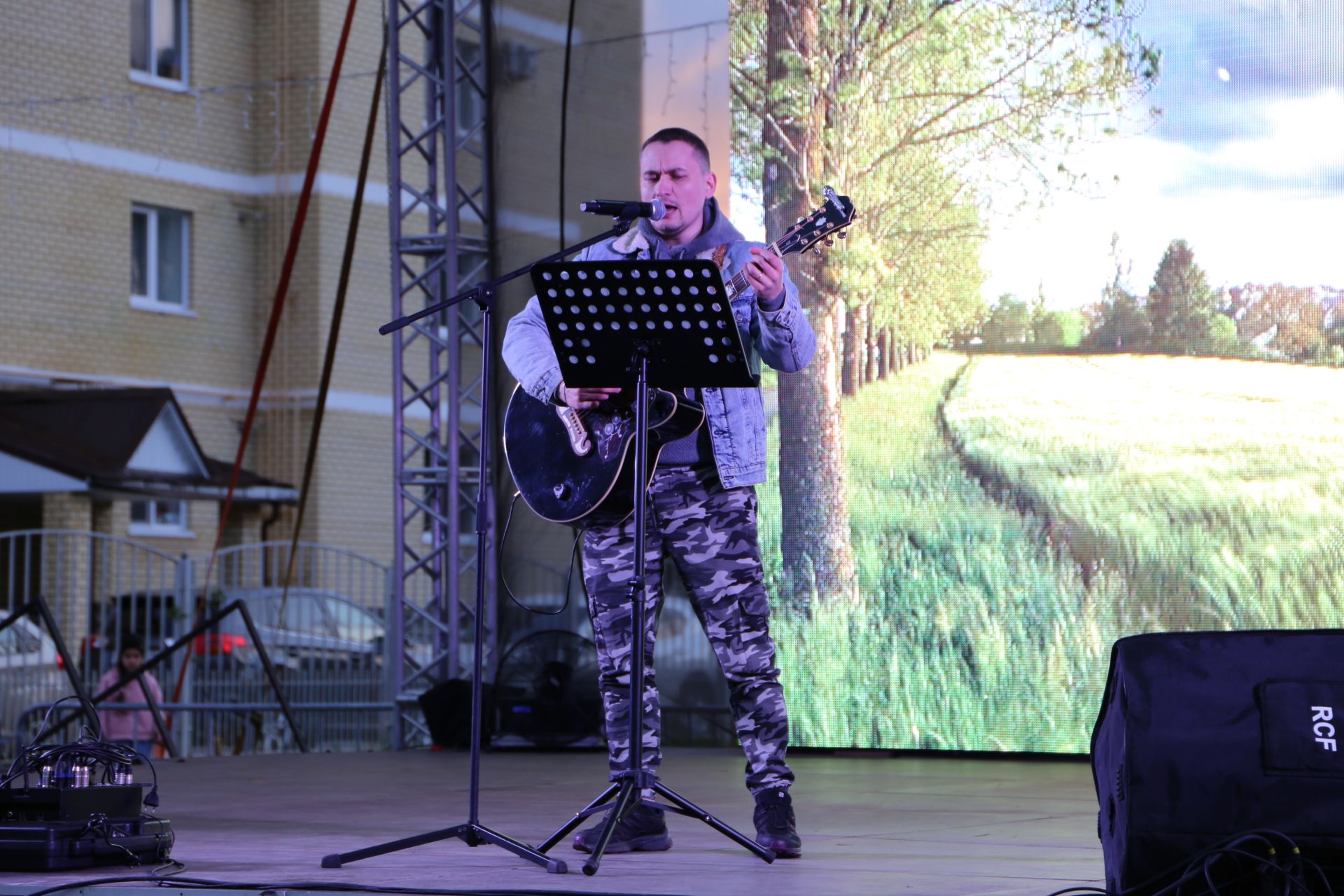 В Алексеевском День Победы завершился праздничным концертом
