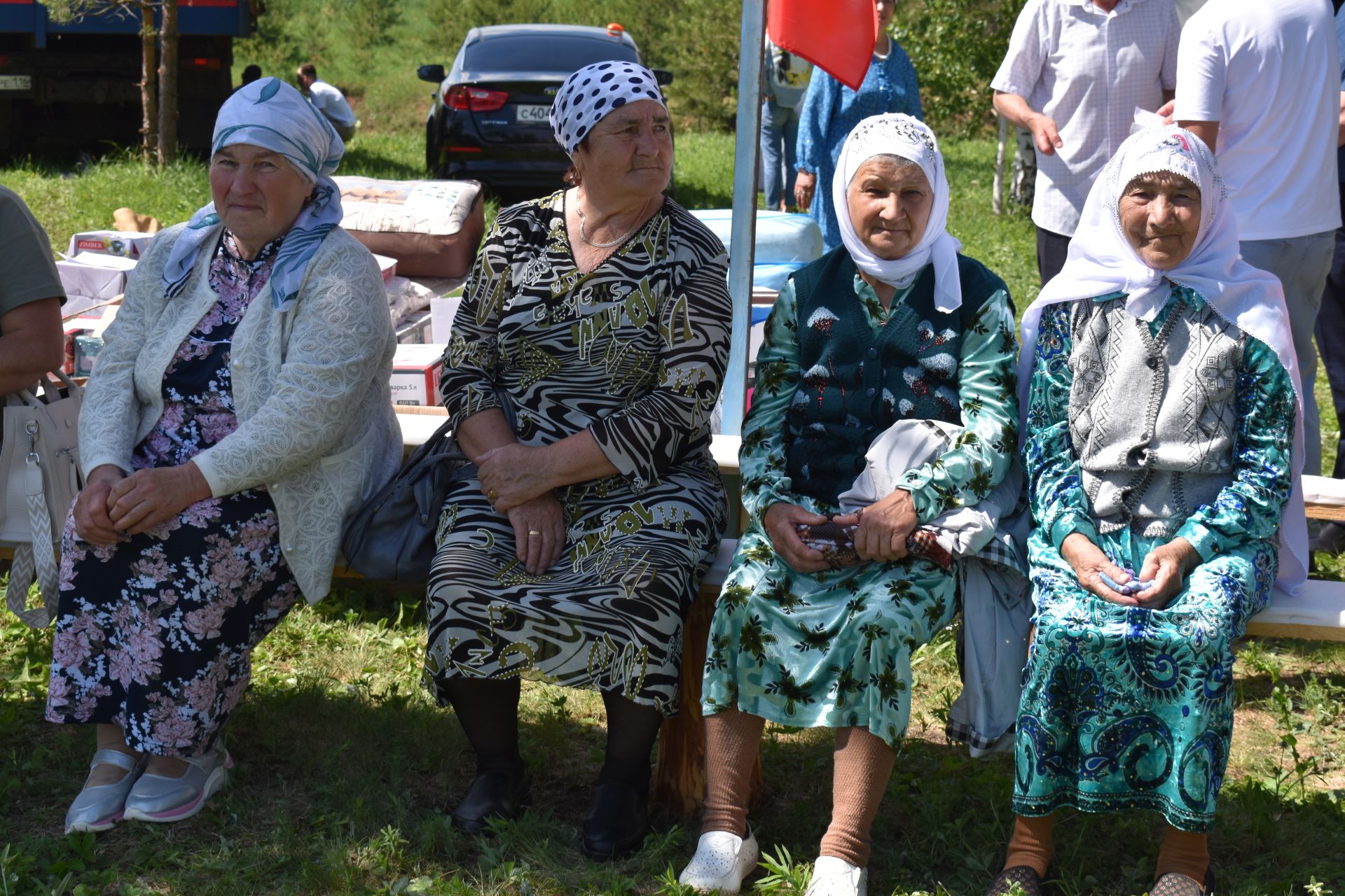 Борьба корэш, угощения и лотерея: в Среднетиганском сельском поселении прошел Сабантуй
