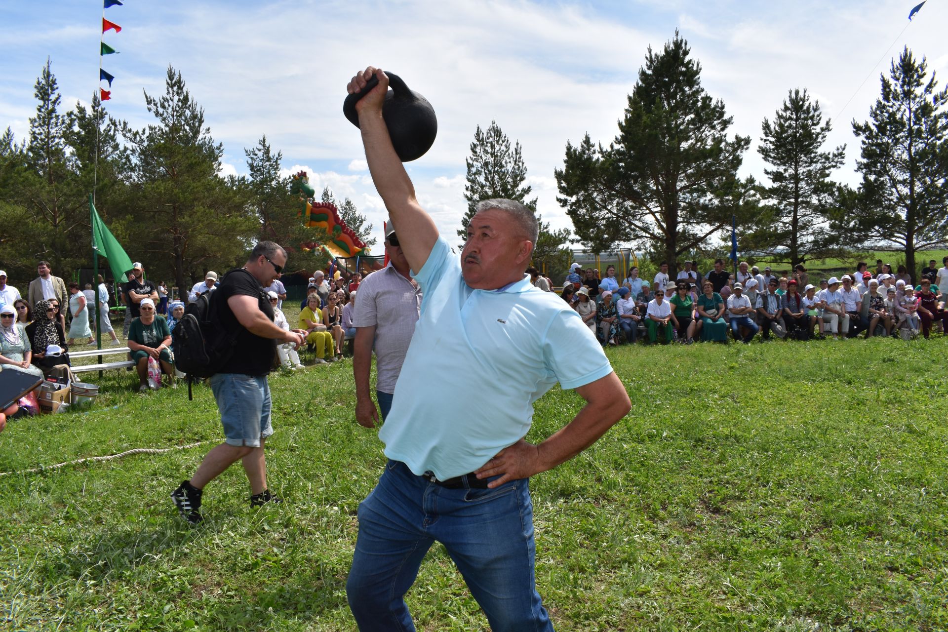 Борьба корэш, угощения и лотерея: в Среднетиганском сельском поселении прошел Сабантуй