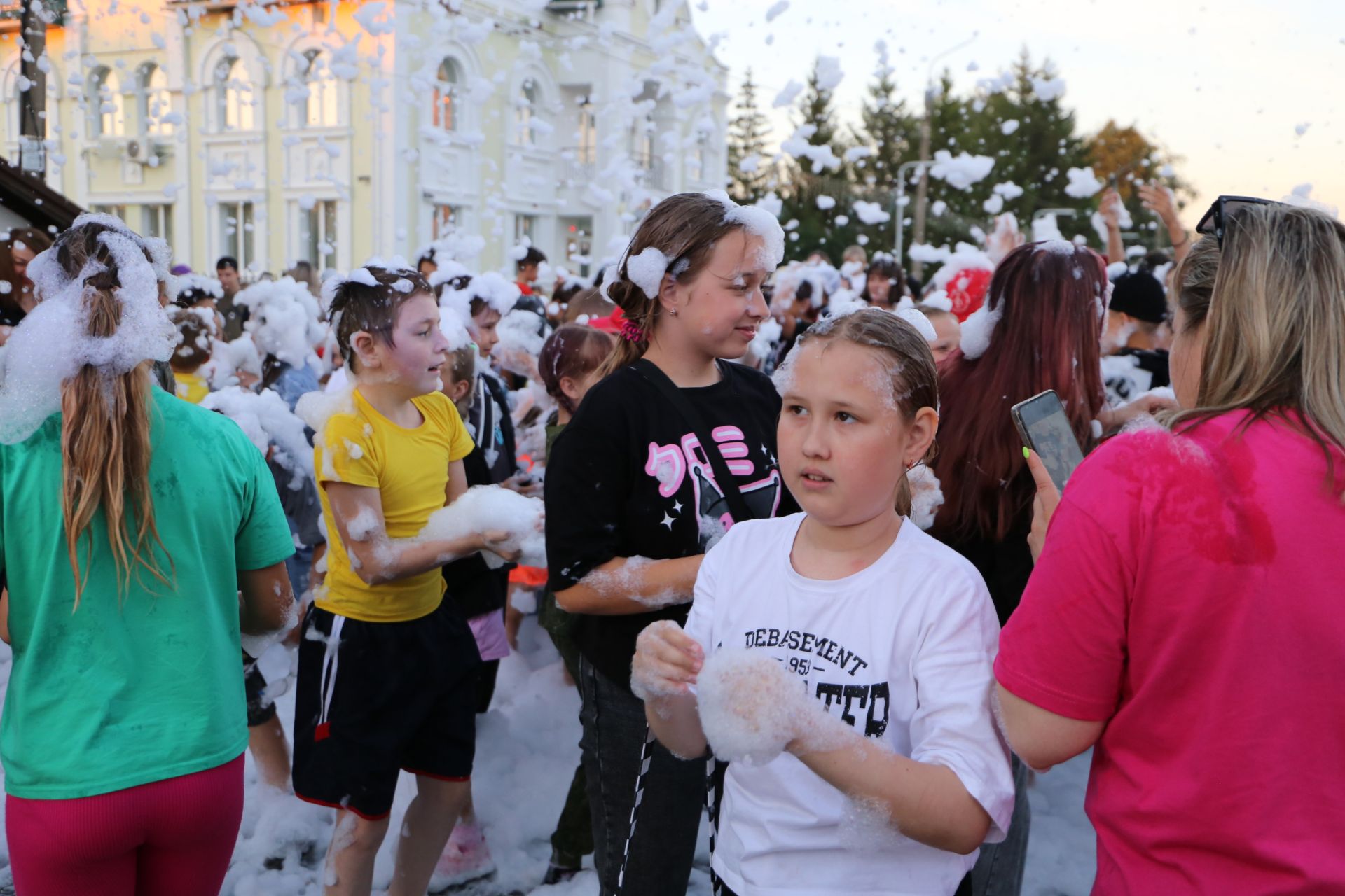 Пенная вечеринка и дискотека зажгли День молодежи в Алексеевском