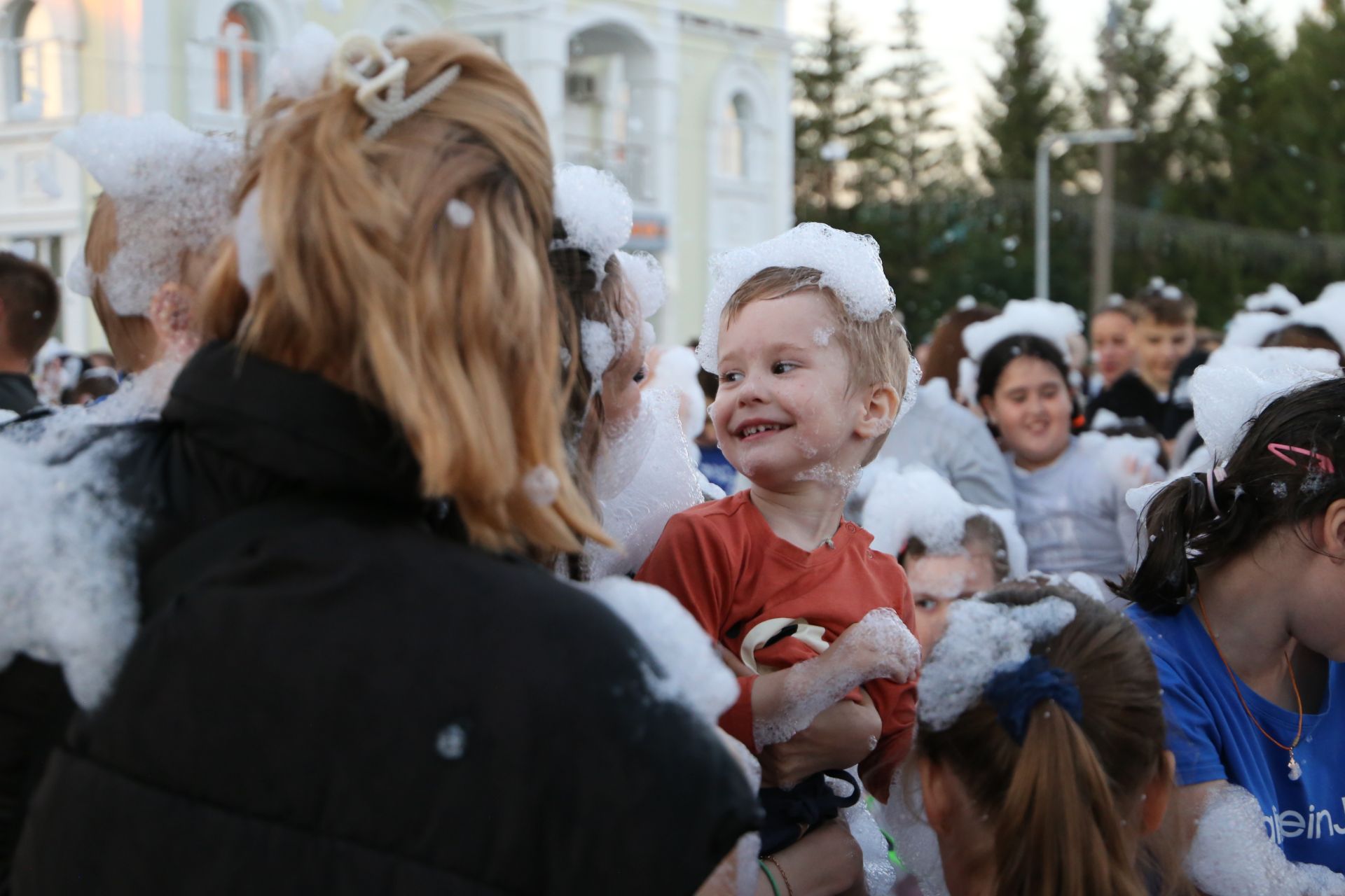 Пенная вечеринка и дискотека зажгли День молодежи в Алексеевском