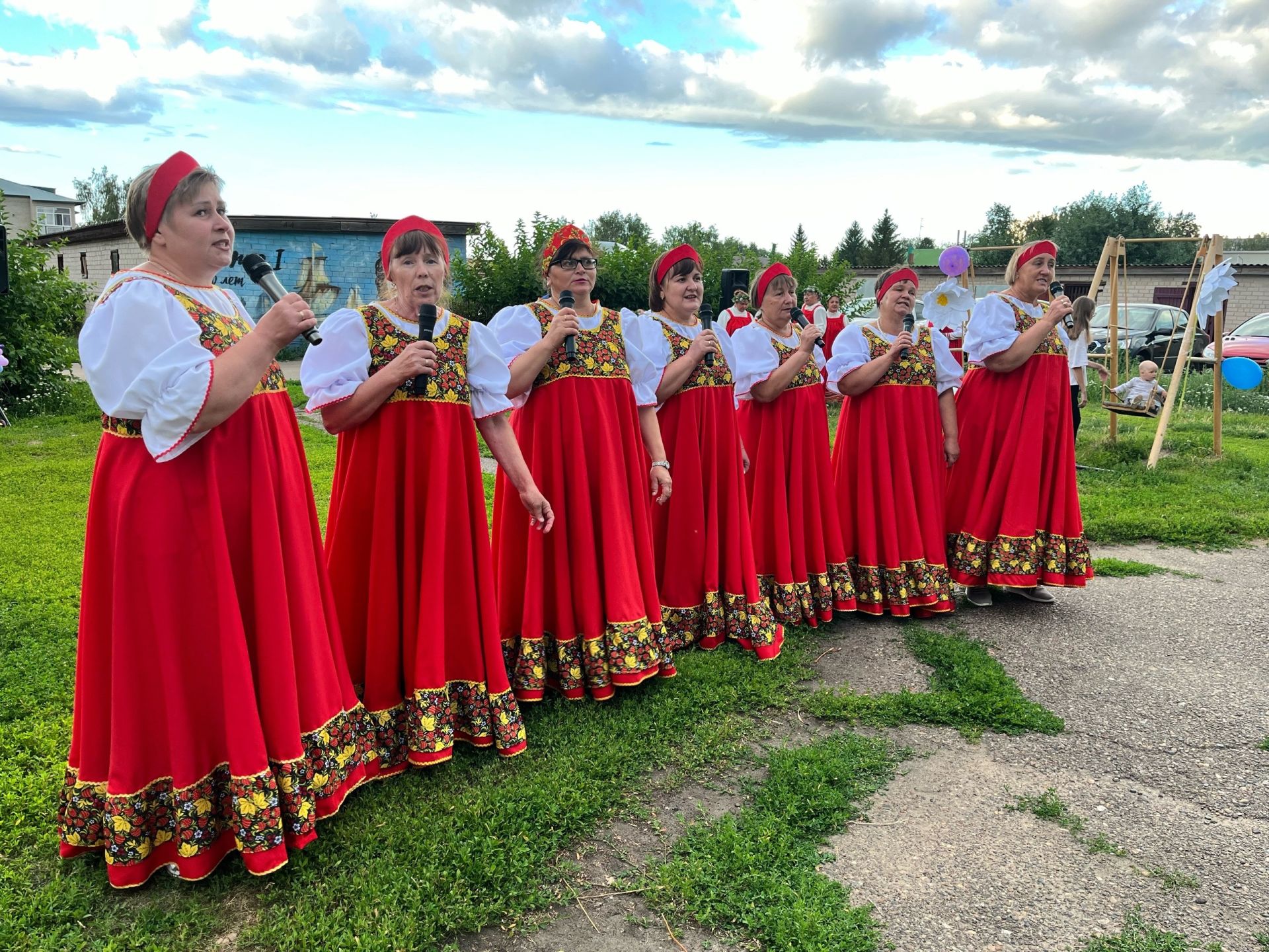 День семьи, любви и верности отпраздновали во дворах ТОСа «Восточный»