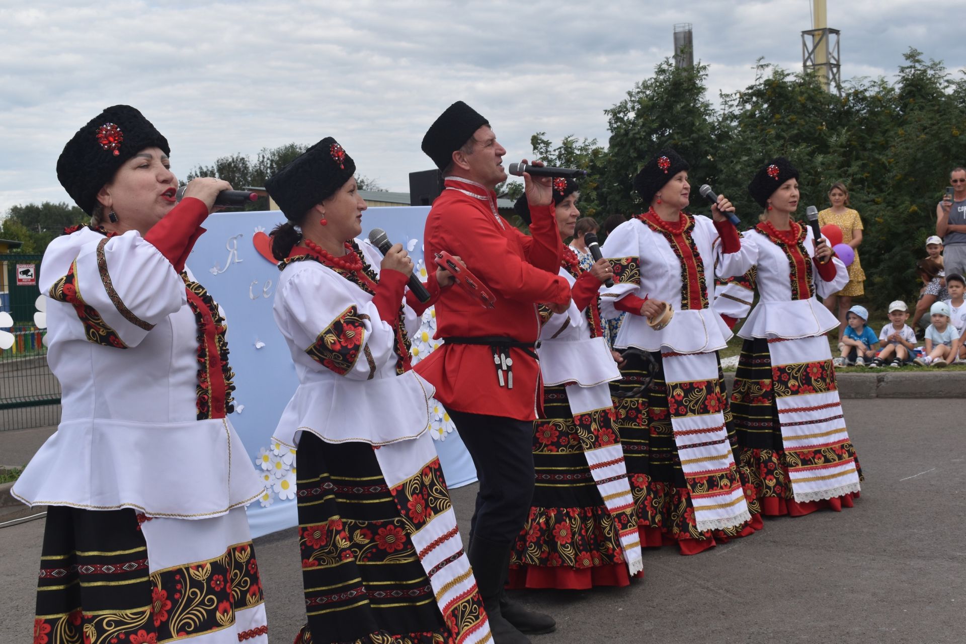 В микрорайоне Просторный отметили День семьи, любви и верности