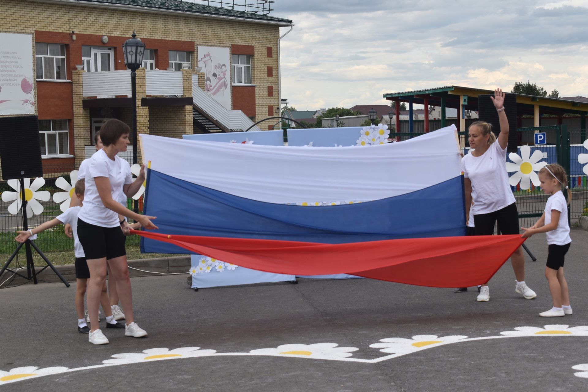 В микрорайоне Просторный отметили День семьи, любви и верности