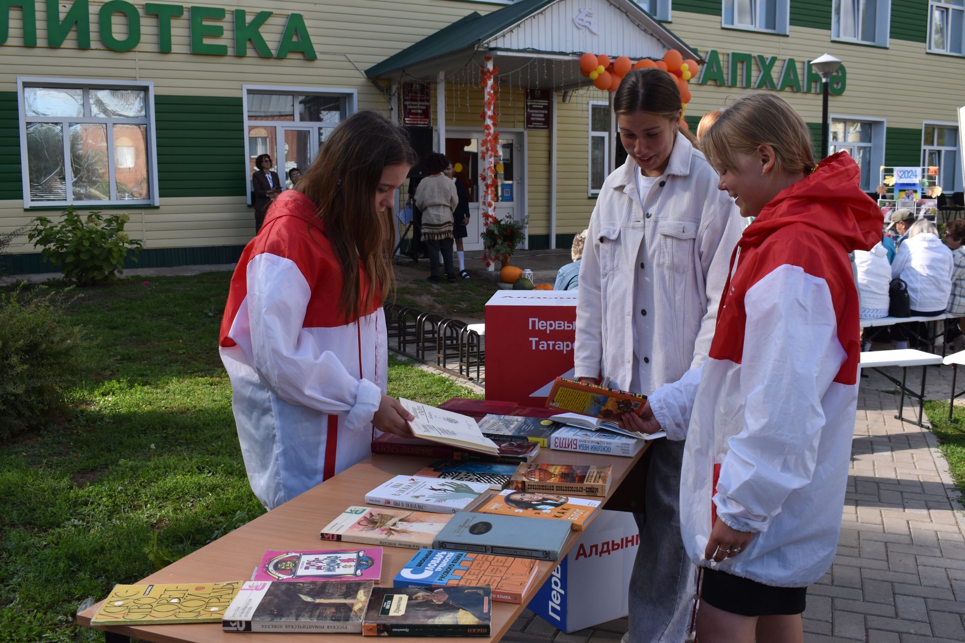 В Алексеевском организовали Литературный дворик «Великое чудо — семья»