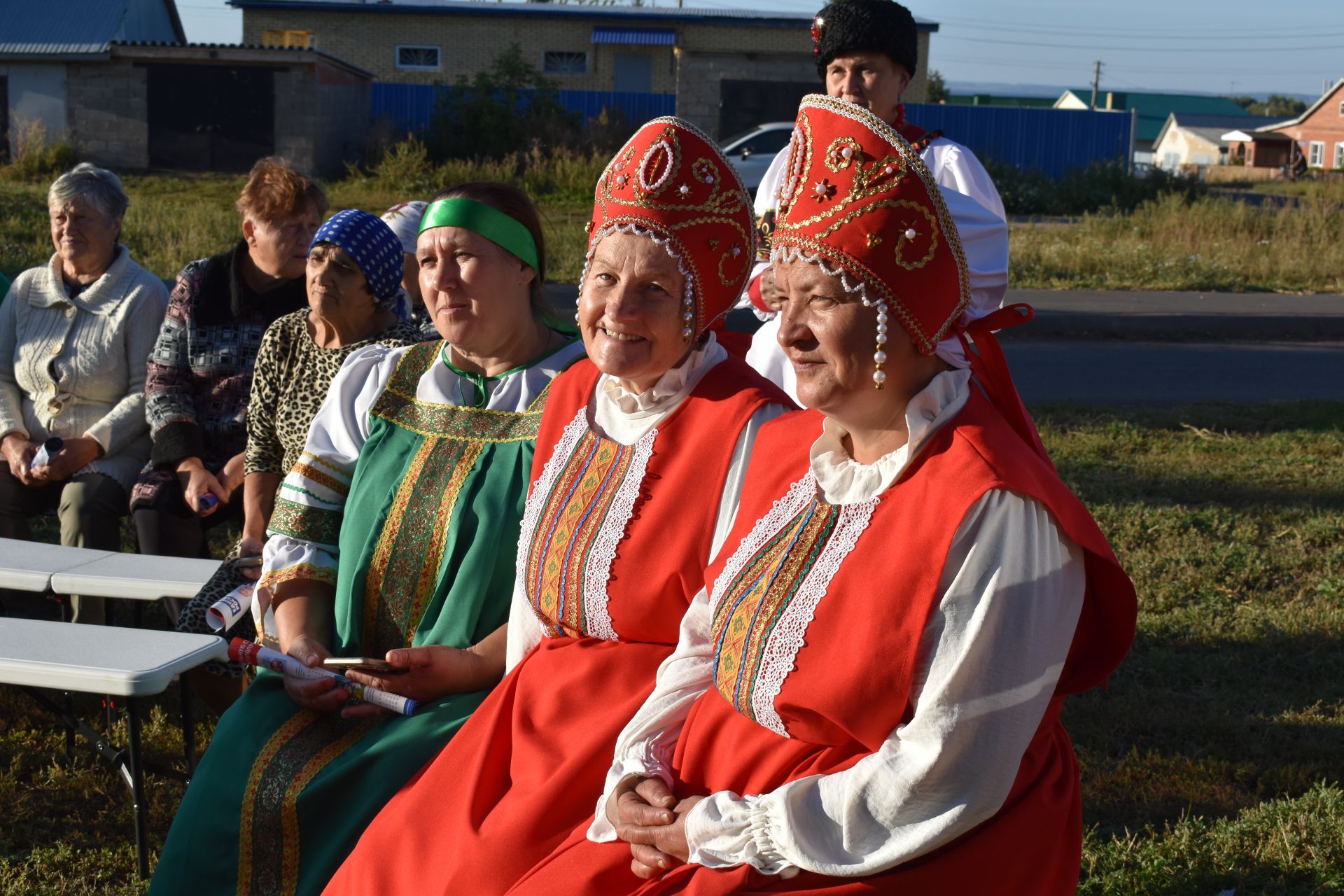 Во дворах по улице Есенина состоялся творческий праздник «Живи и пой моя Россия!»