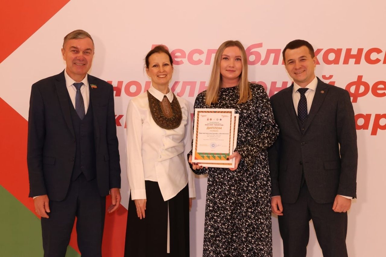 Награды из рук Рустама Минниханова: «Ак калфак» получил сертификат на развитие