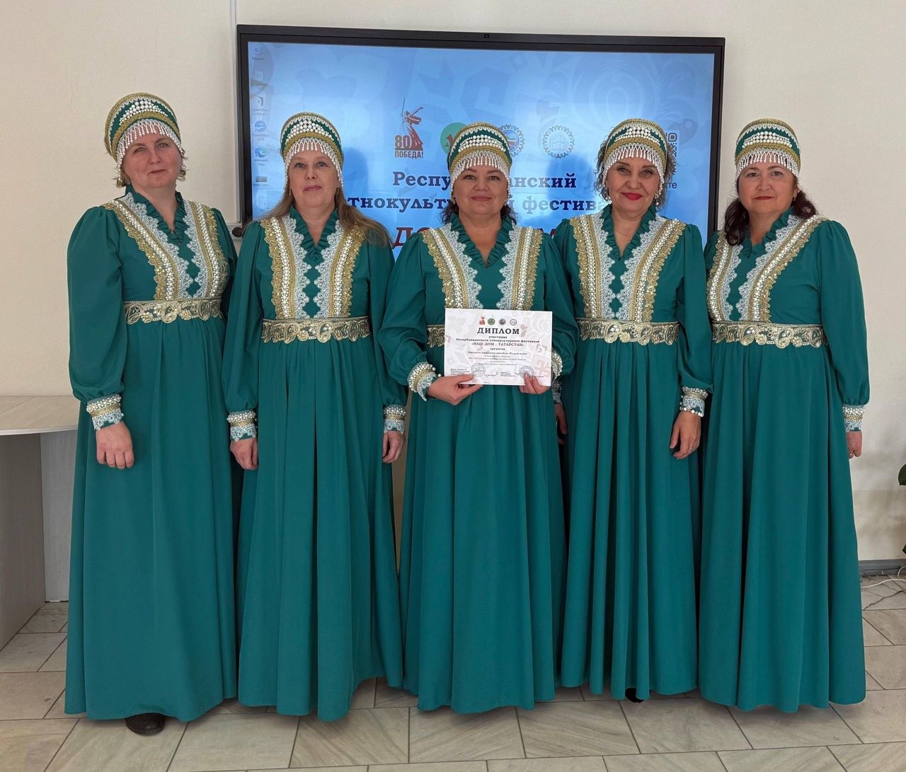 Награды из рук Рустама Минниханова: «Ак калфак» получил сертификат на развитие