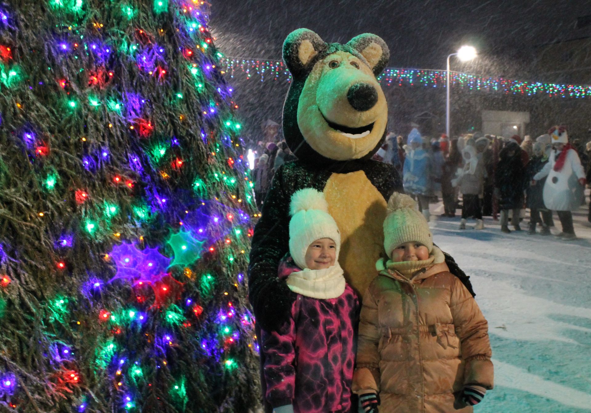 Главная ёлка Алексеевского района зажгла свои огни