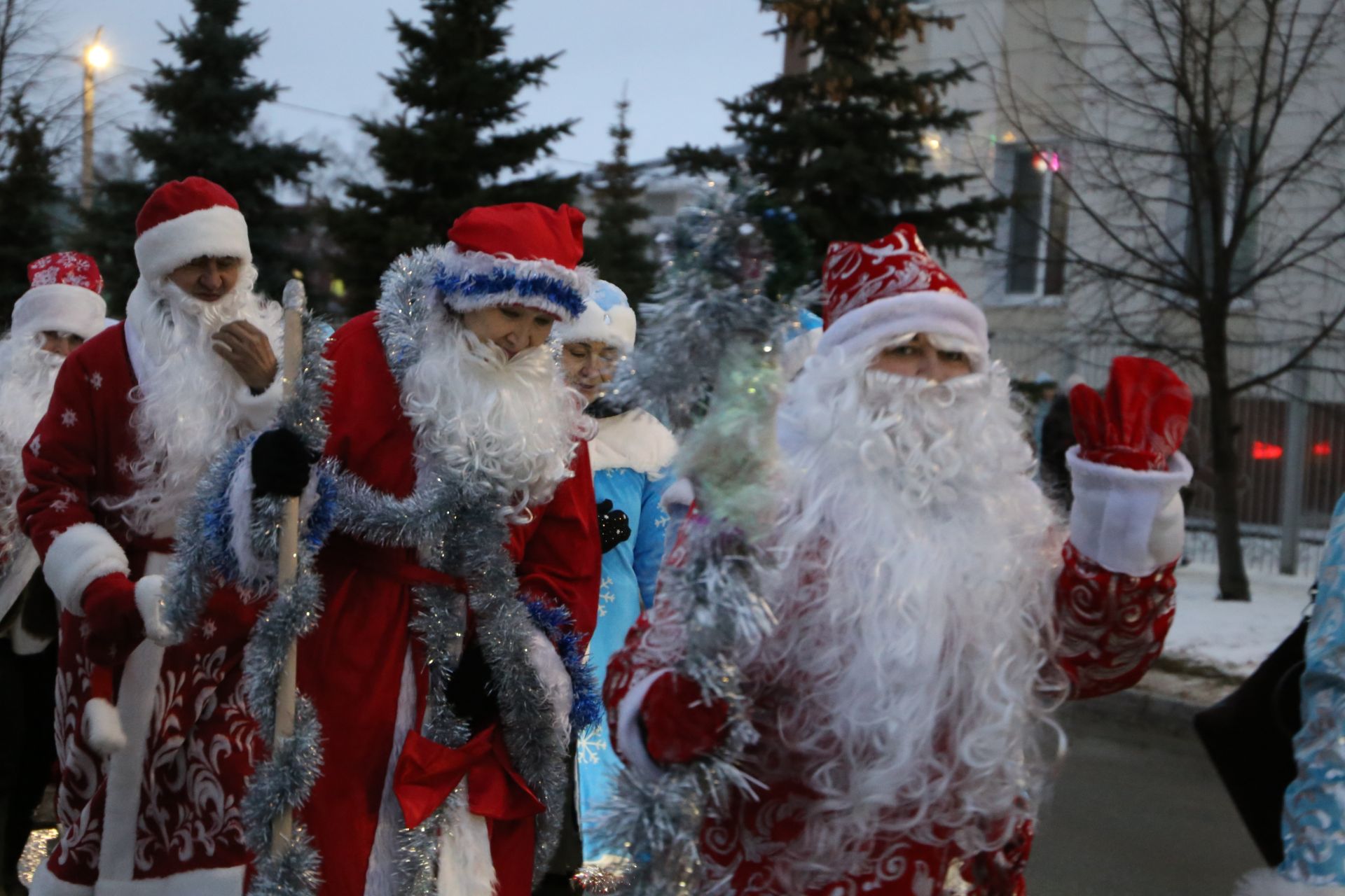 Главная ёлка Алексеевского района зажгла свои огни