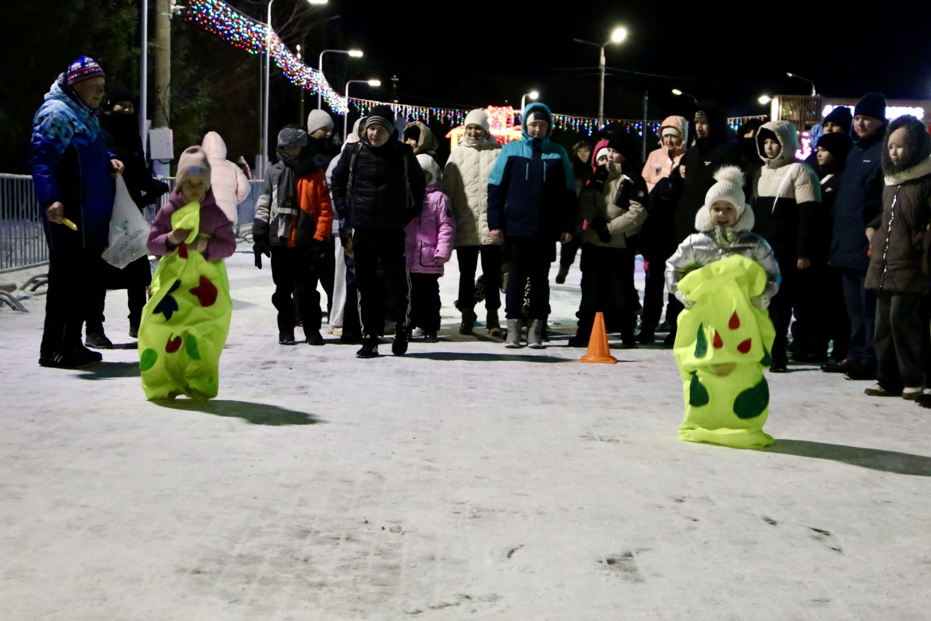 Главная ёлка Алексеевского района зажгла свои огни