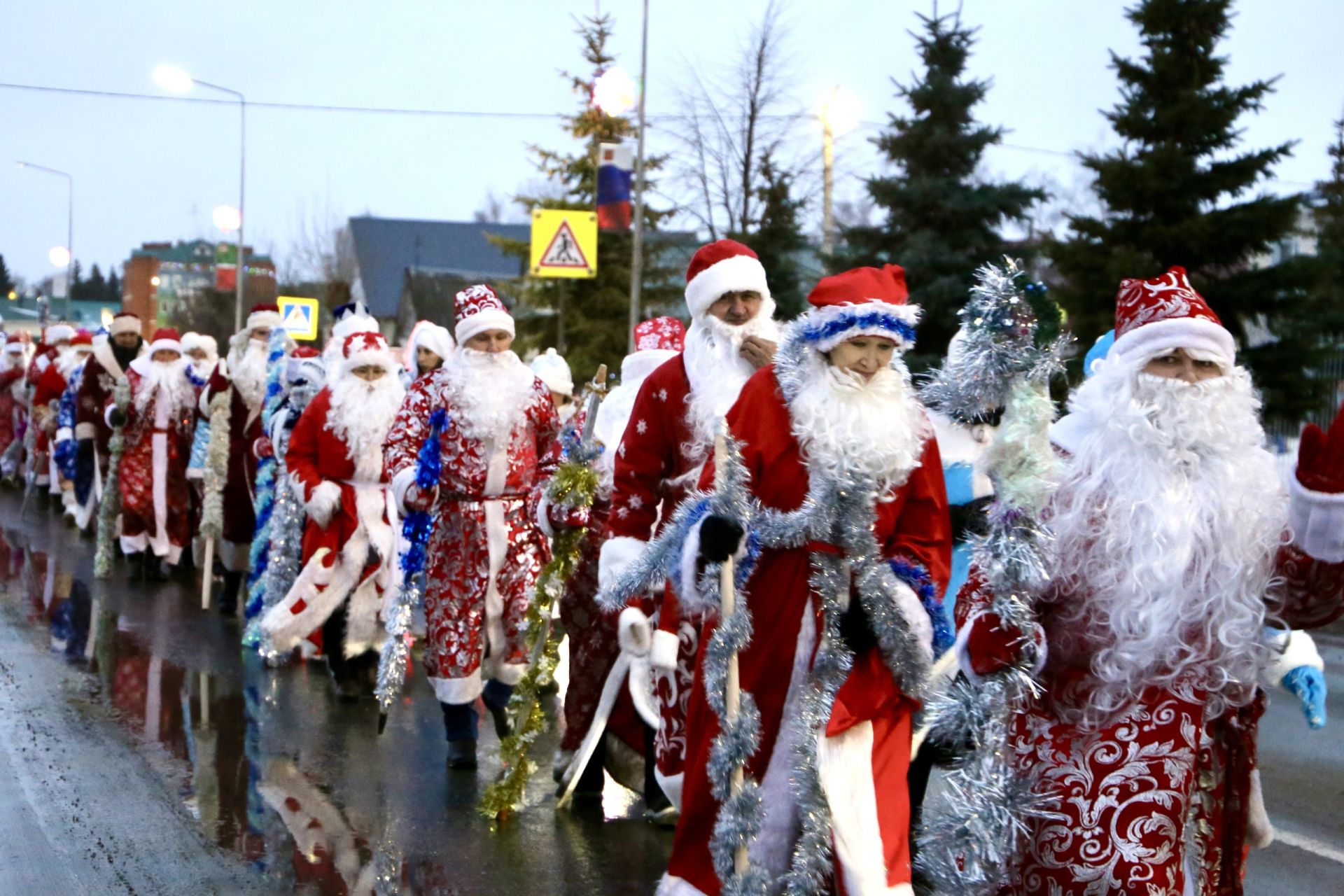 Главная ёлка Алексеевского района зажгла свои огни