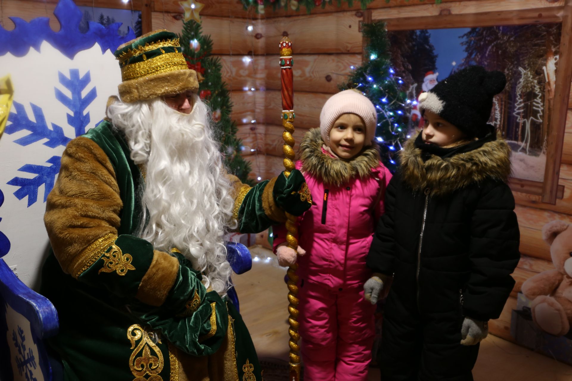 Главная ёлка Алексеевского района зажгла свои огни