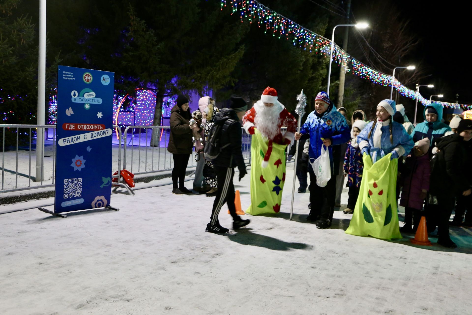 Главная ёлка Алексеевского района зажгла свои огни