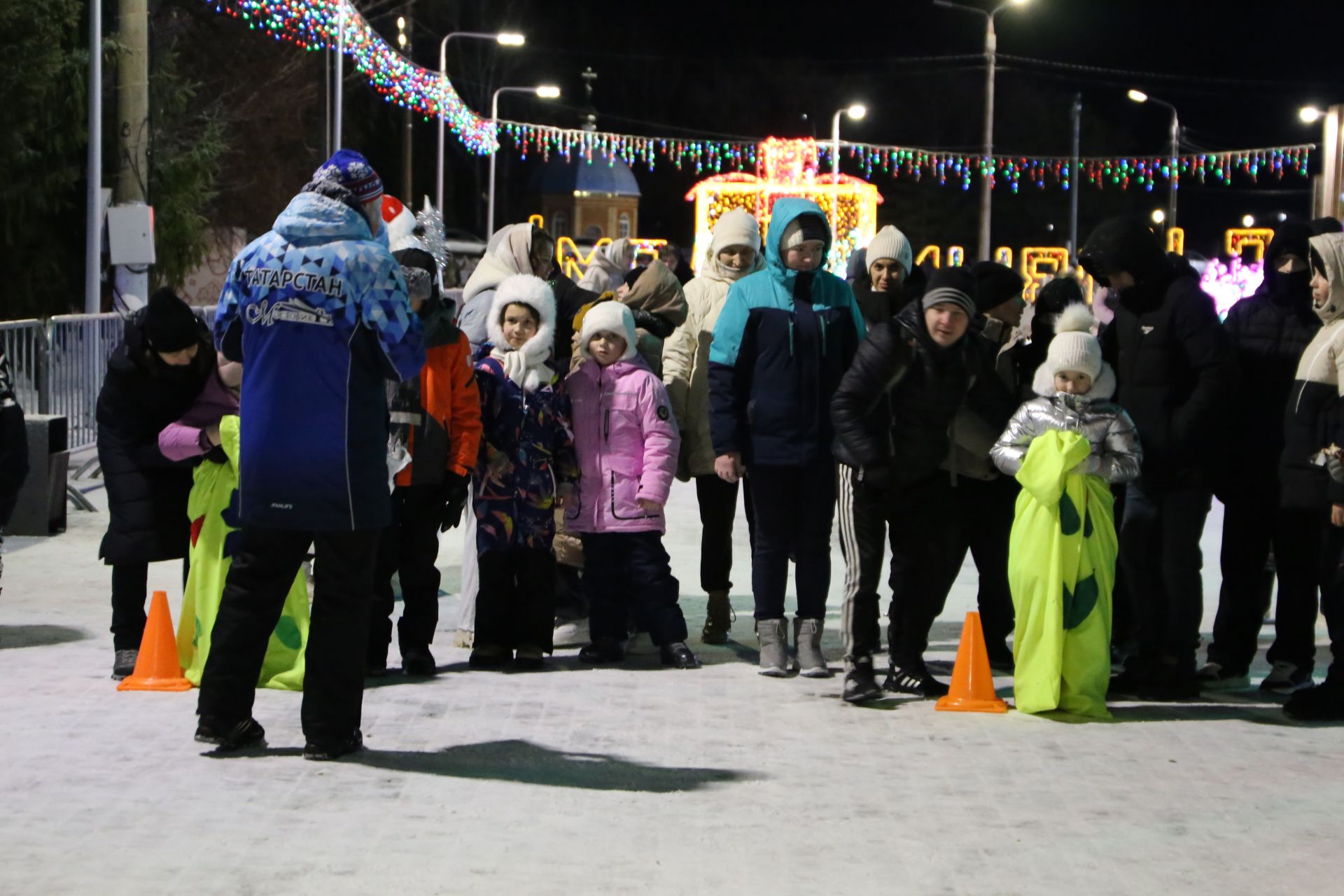 Главная ёлка Алексеевского района зажгла свои огни