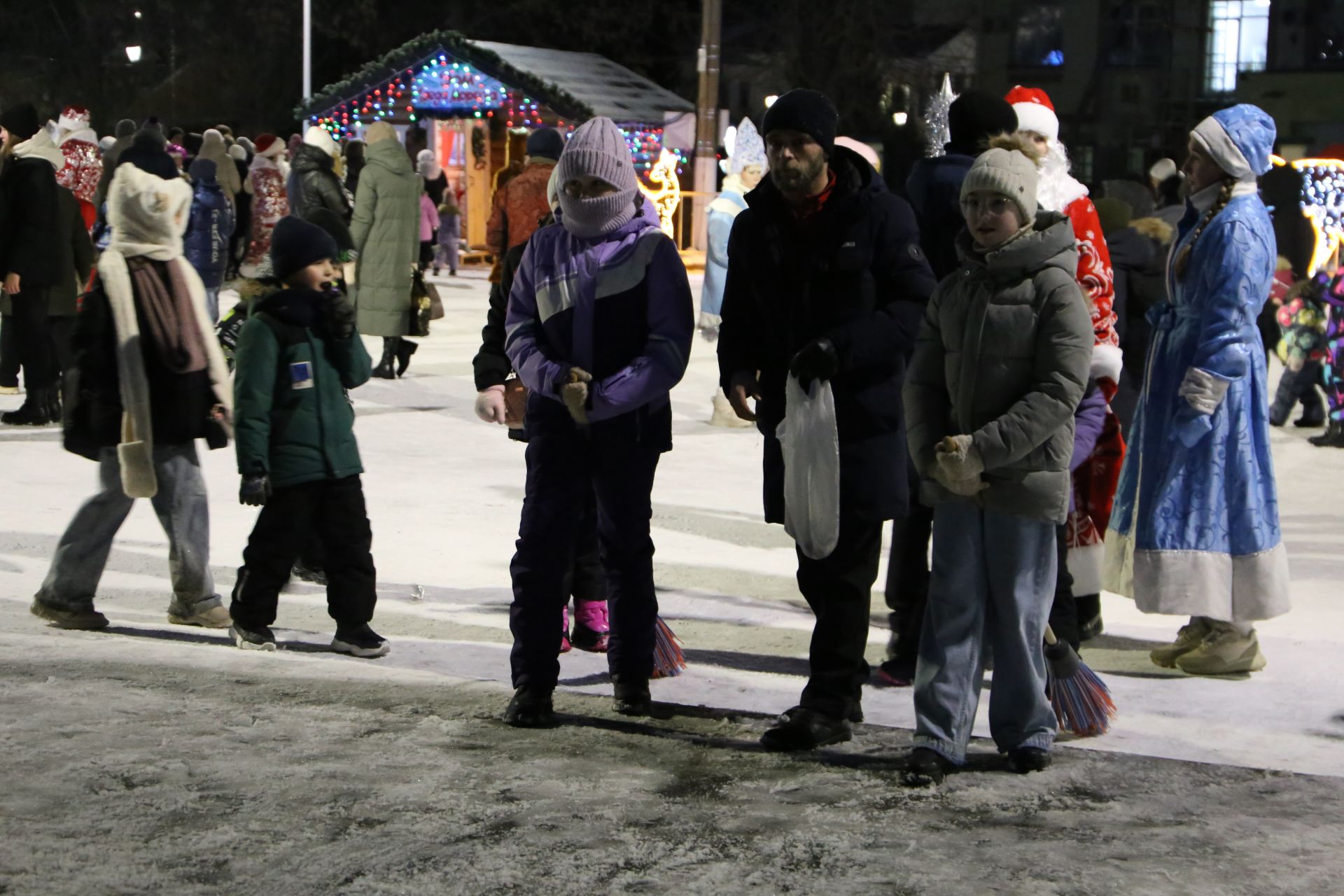 Главная ёлка Алексеевского района зажгла свои огни