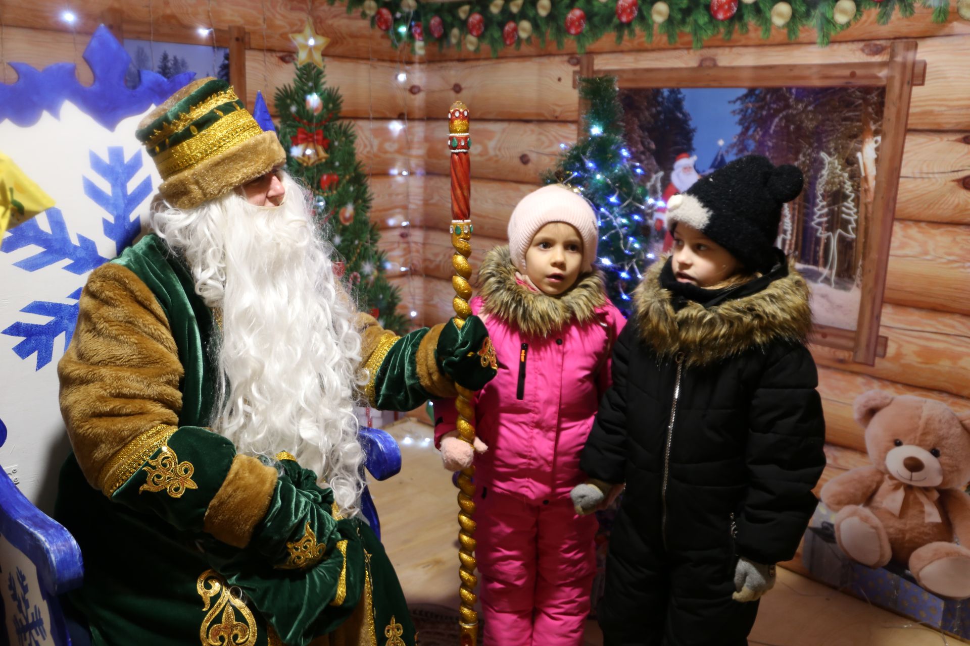 Главная ёлка Алексеевского района зажгла свои огни