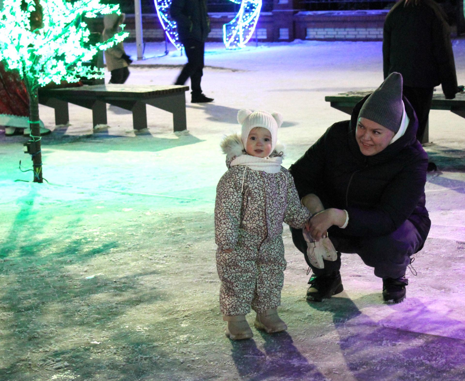 Главная ёлка Алексеевского района зажгла свои огни