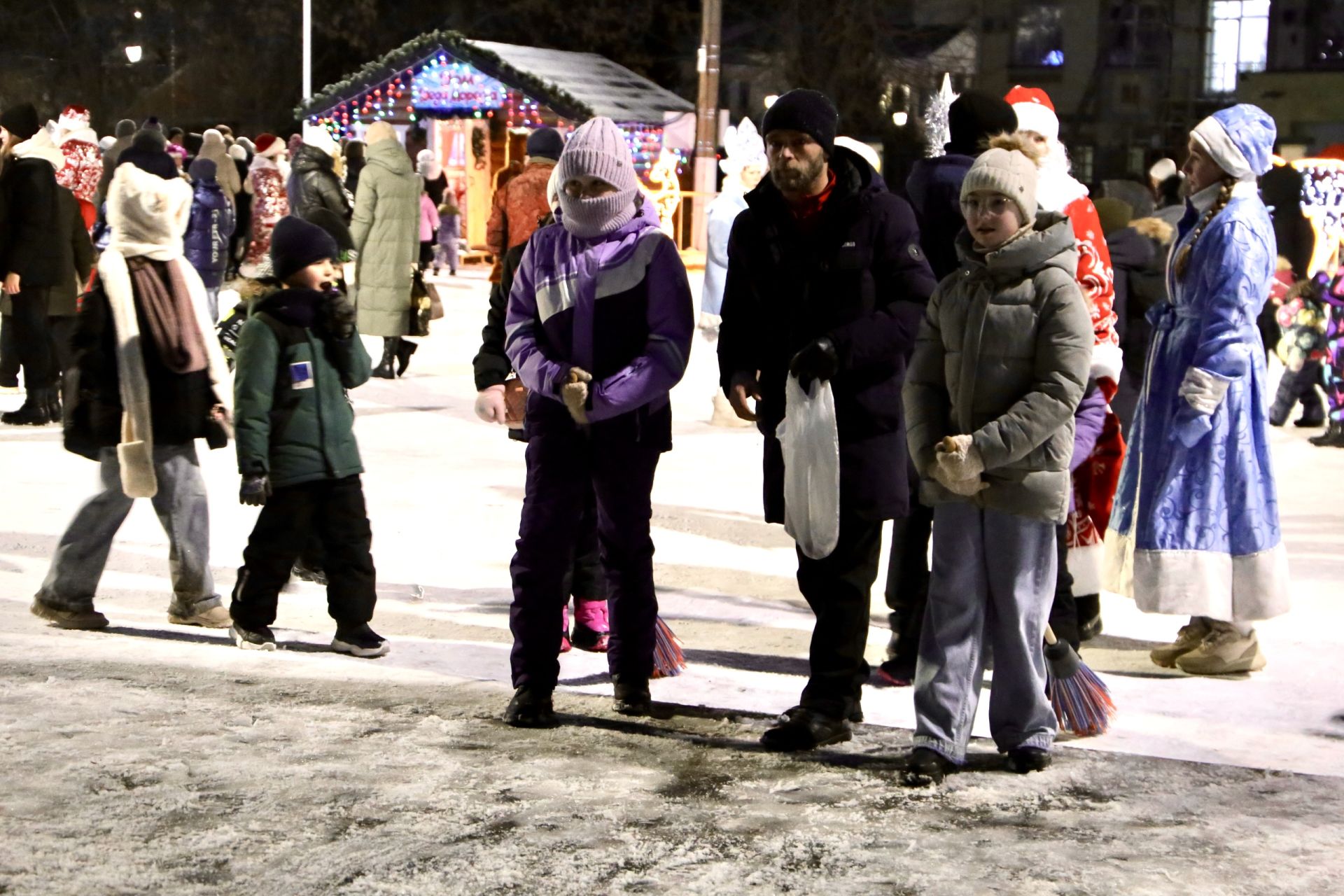 Главная ёлка Алексеевского района зажгла свои огни