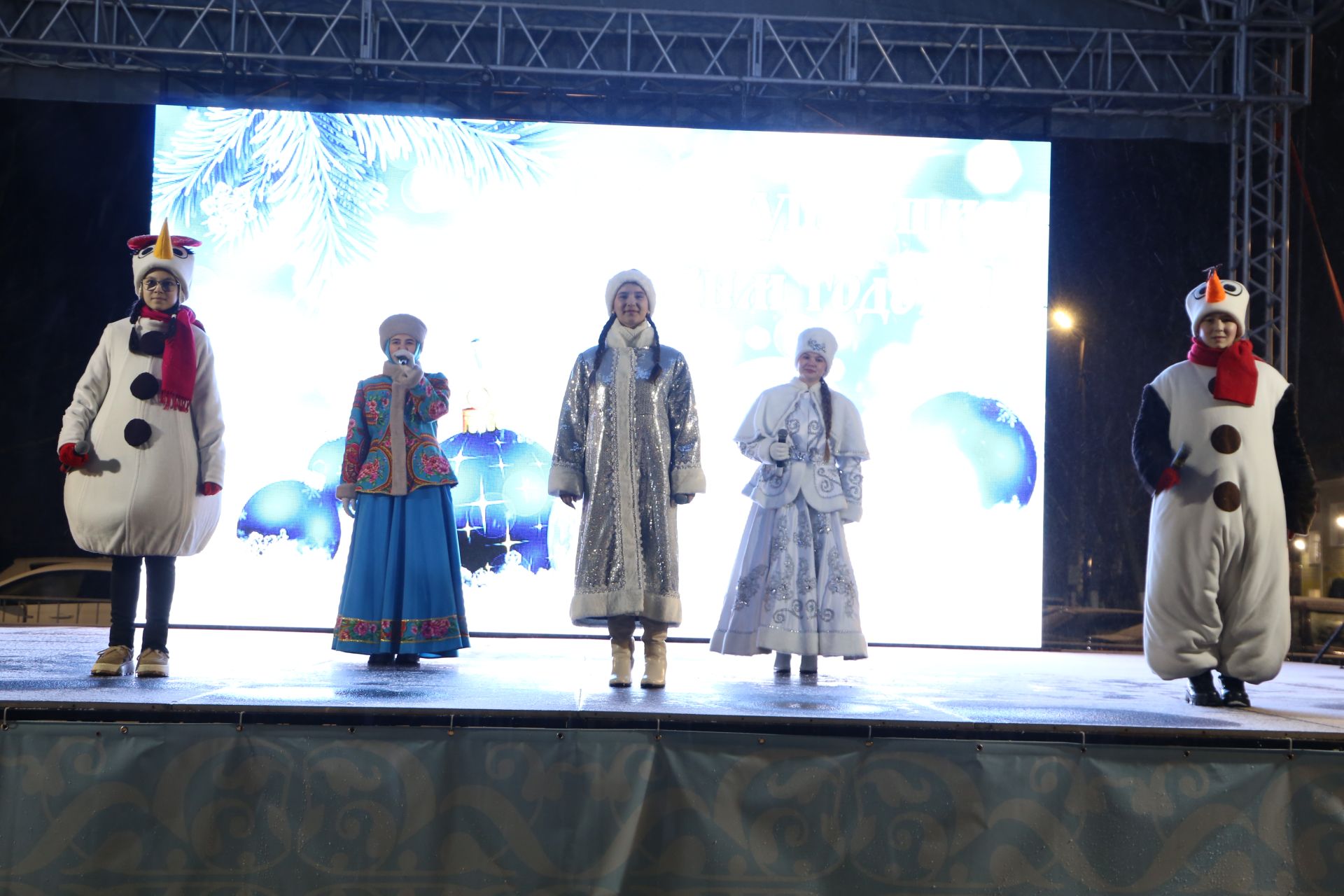 Главная ёлка Алексеевского района зажгла свои огни