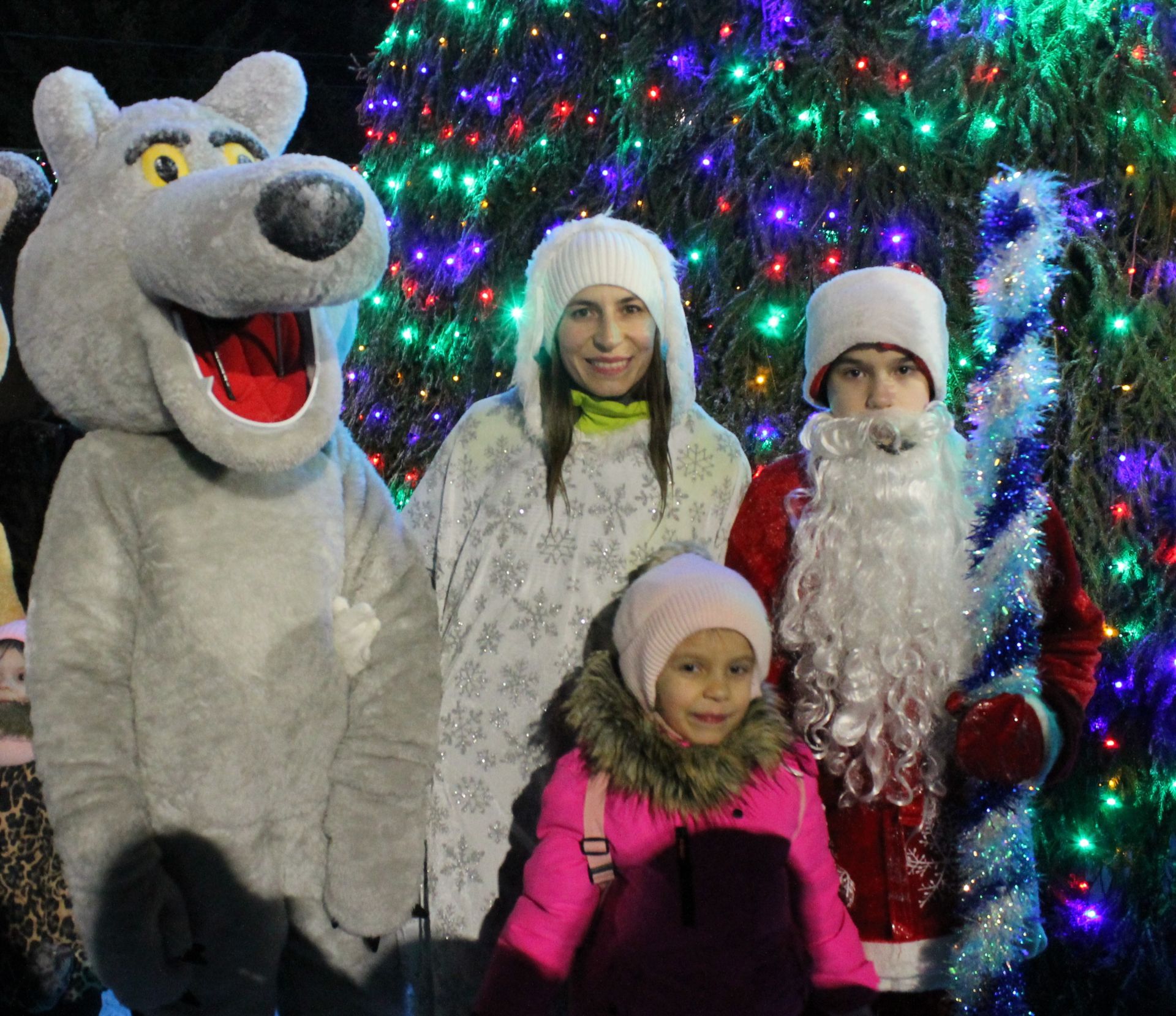 Главная ёлка Алексеевского района зажгла свои огни