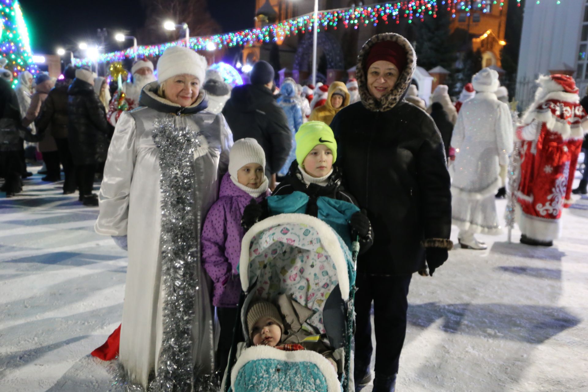 Главная ёлка Алексеевского района зажгла свои огни