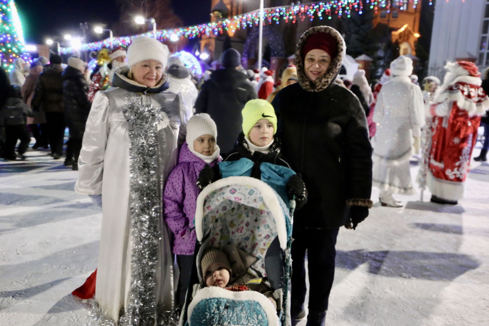 Главная ёлка Алексеевского района зажгла свои огни