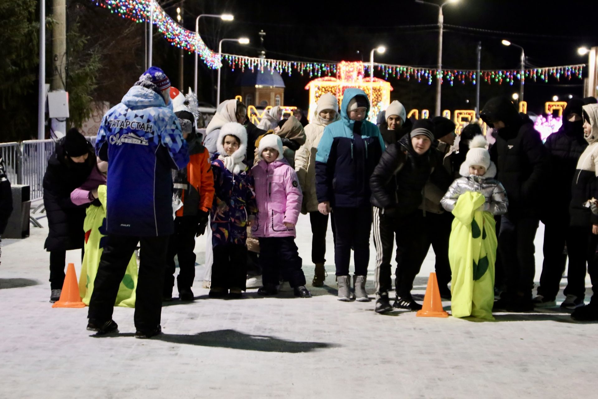 Главная ёлка Алексеевского района зажгла свои огни