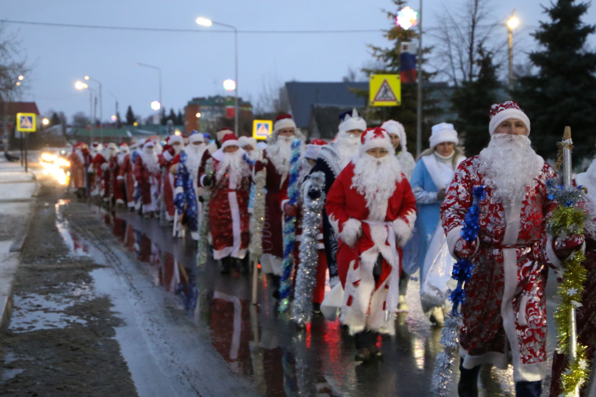 Главная ёлка Алексеевского района зажгла свои огни