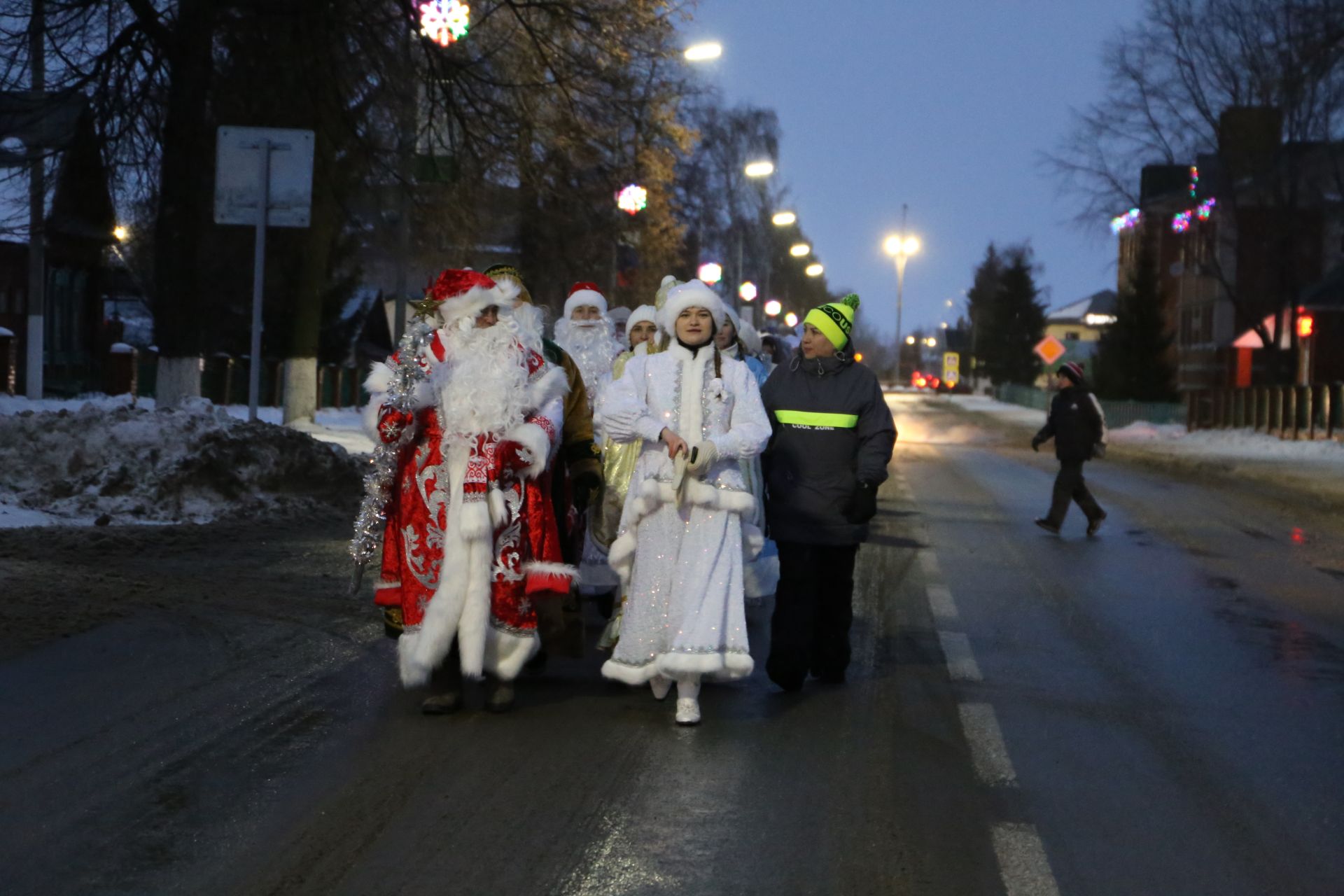 Главная ёлка Алексеевского района зажгла свои огни