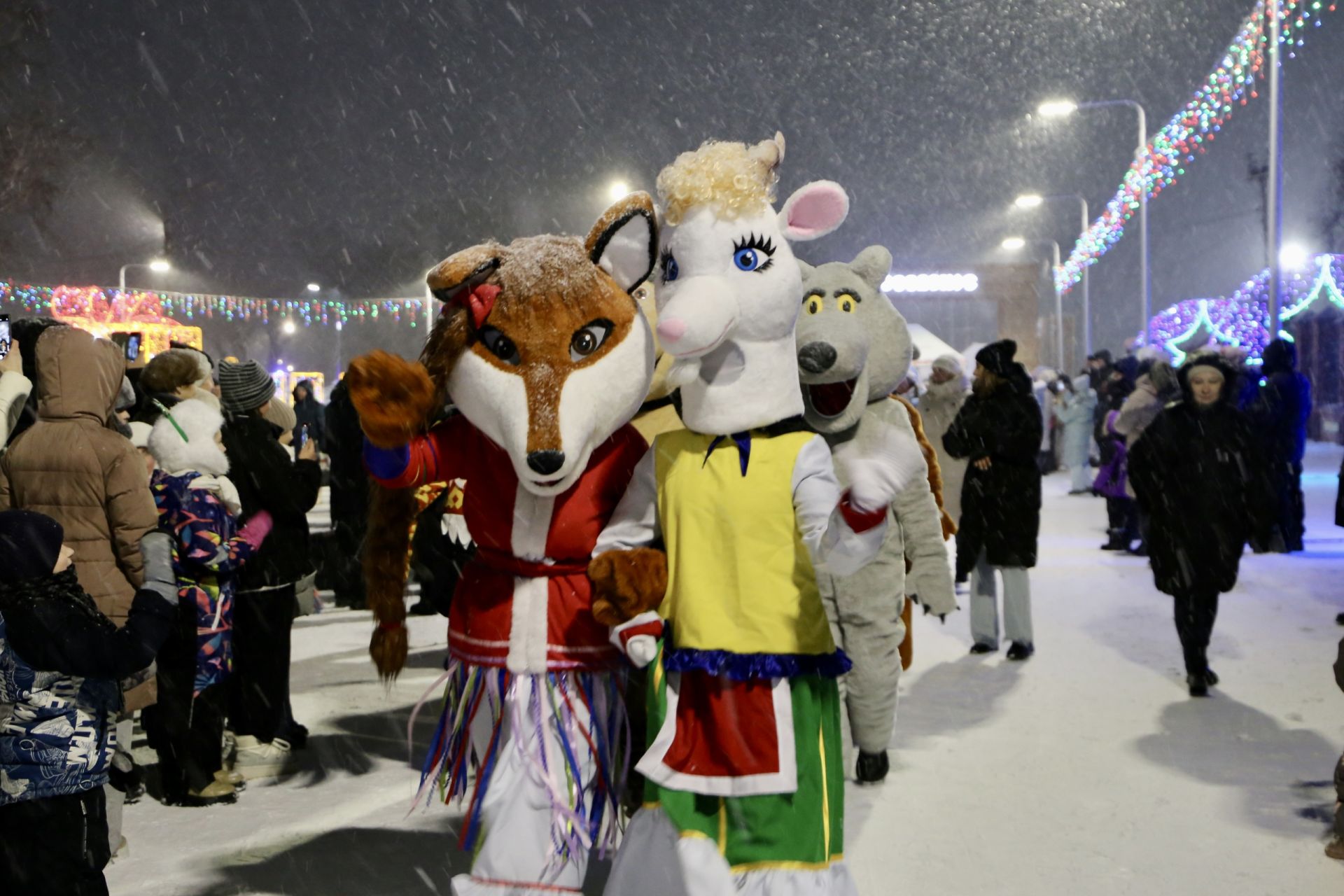 Главная ёлка Алексеевского района зажгла свои огни