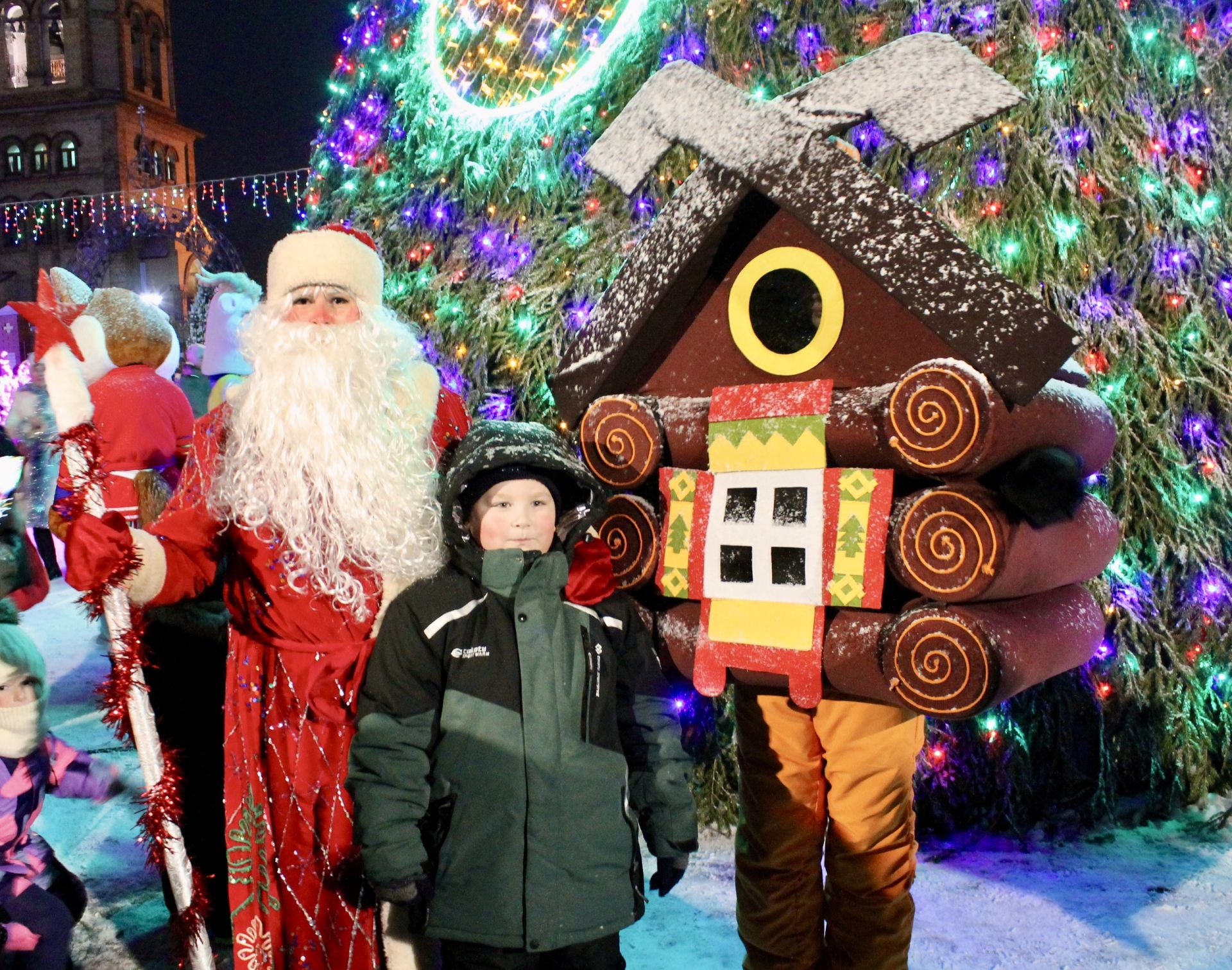 Главная ёлка Алексеевского района зажгла свои огни