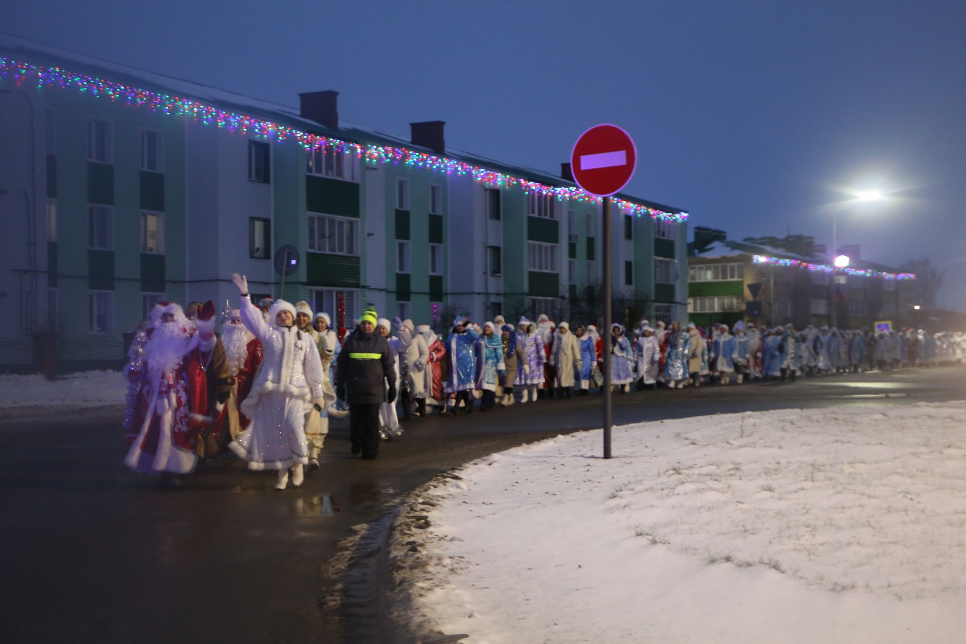 Главная ёлка Алексеевского района зажгла свои огни